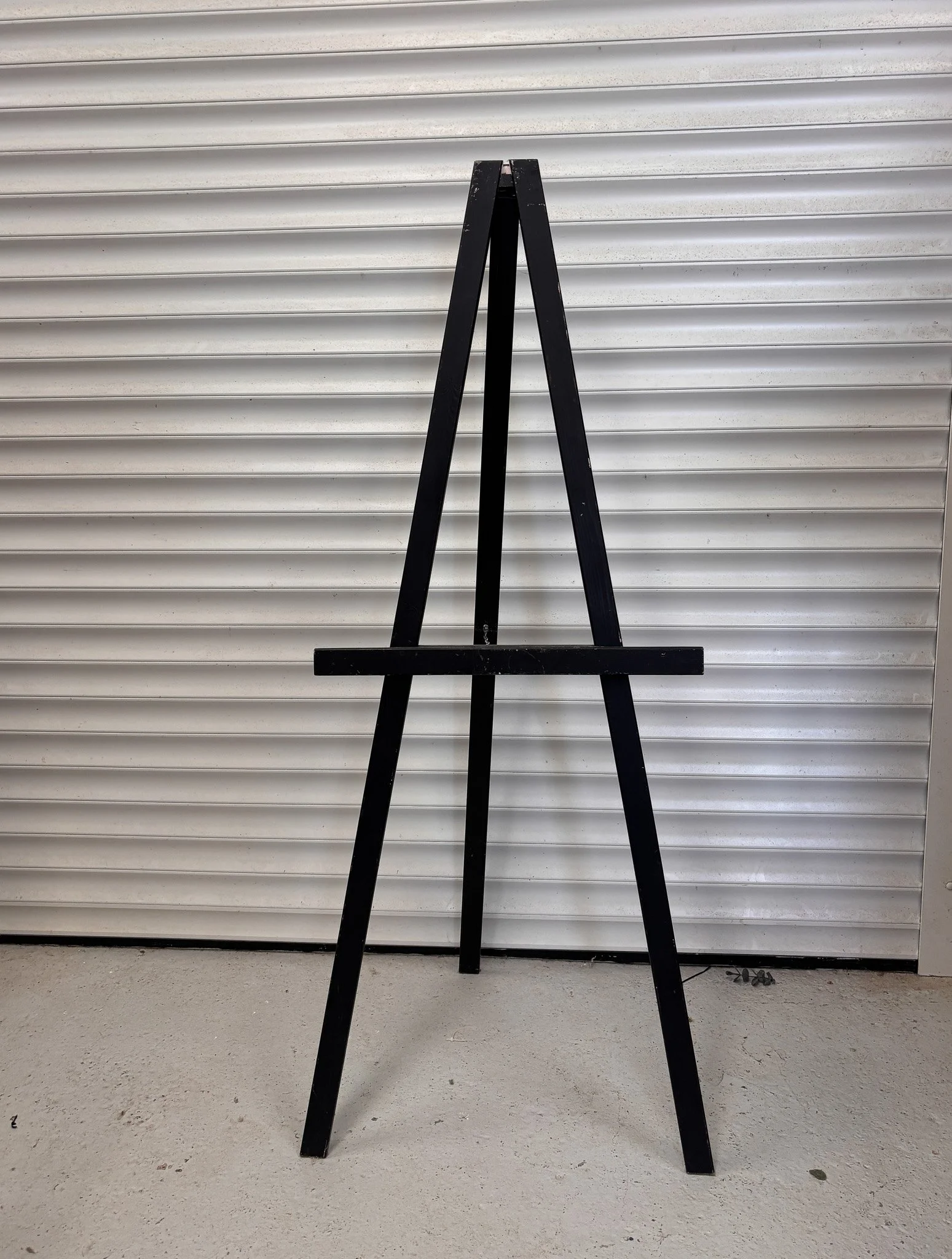 Wedding easel hire for table plans, welcome signs and event signage, available in various colours and styles.