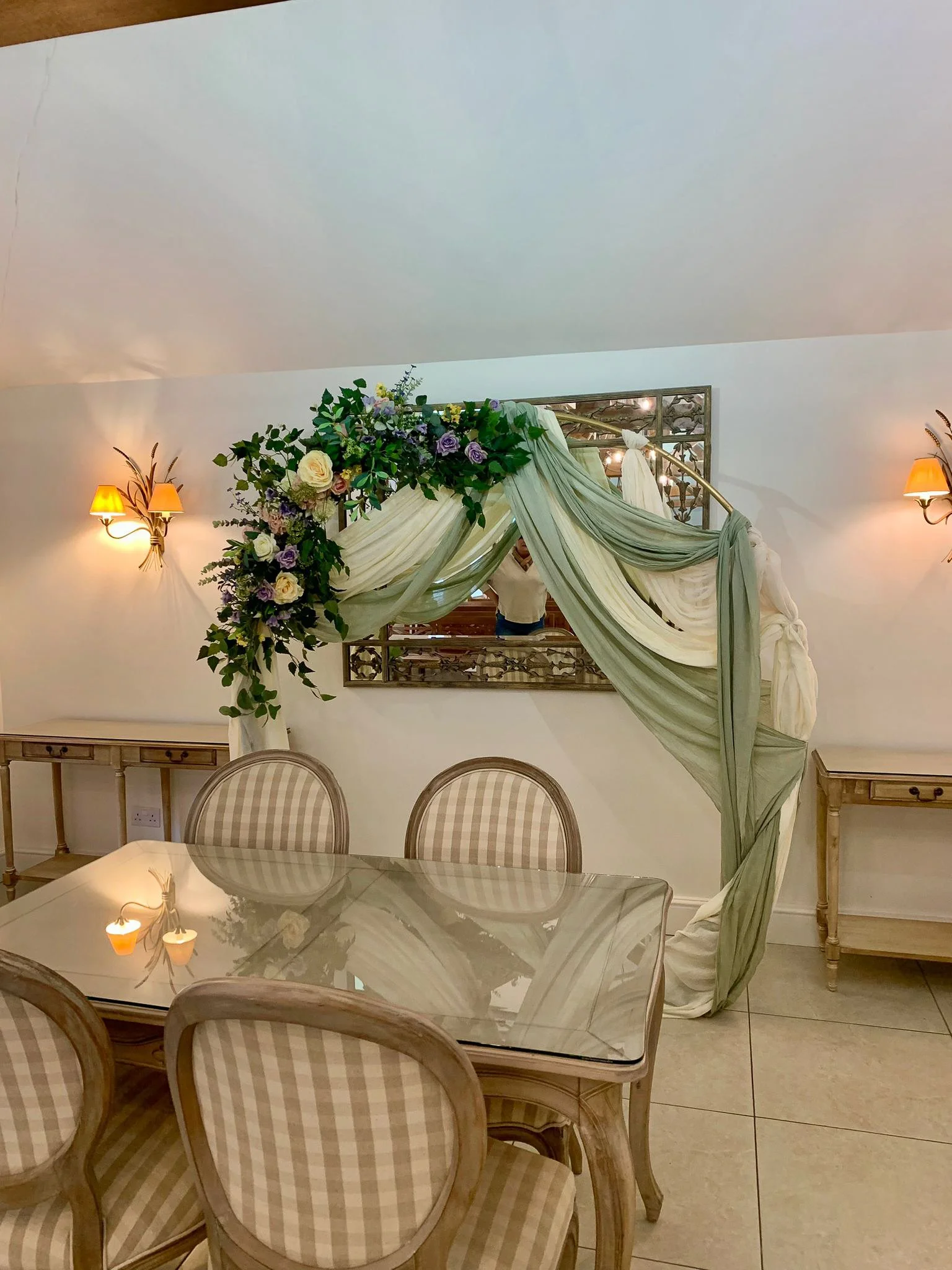 Hire our 2 metre moongate arch in black or gold for weddings and events. Style with bespoke faux florals, coloured draping or your own florist for a stunning backdrop.
