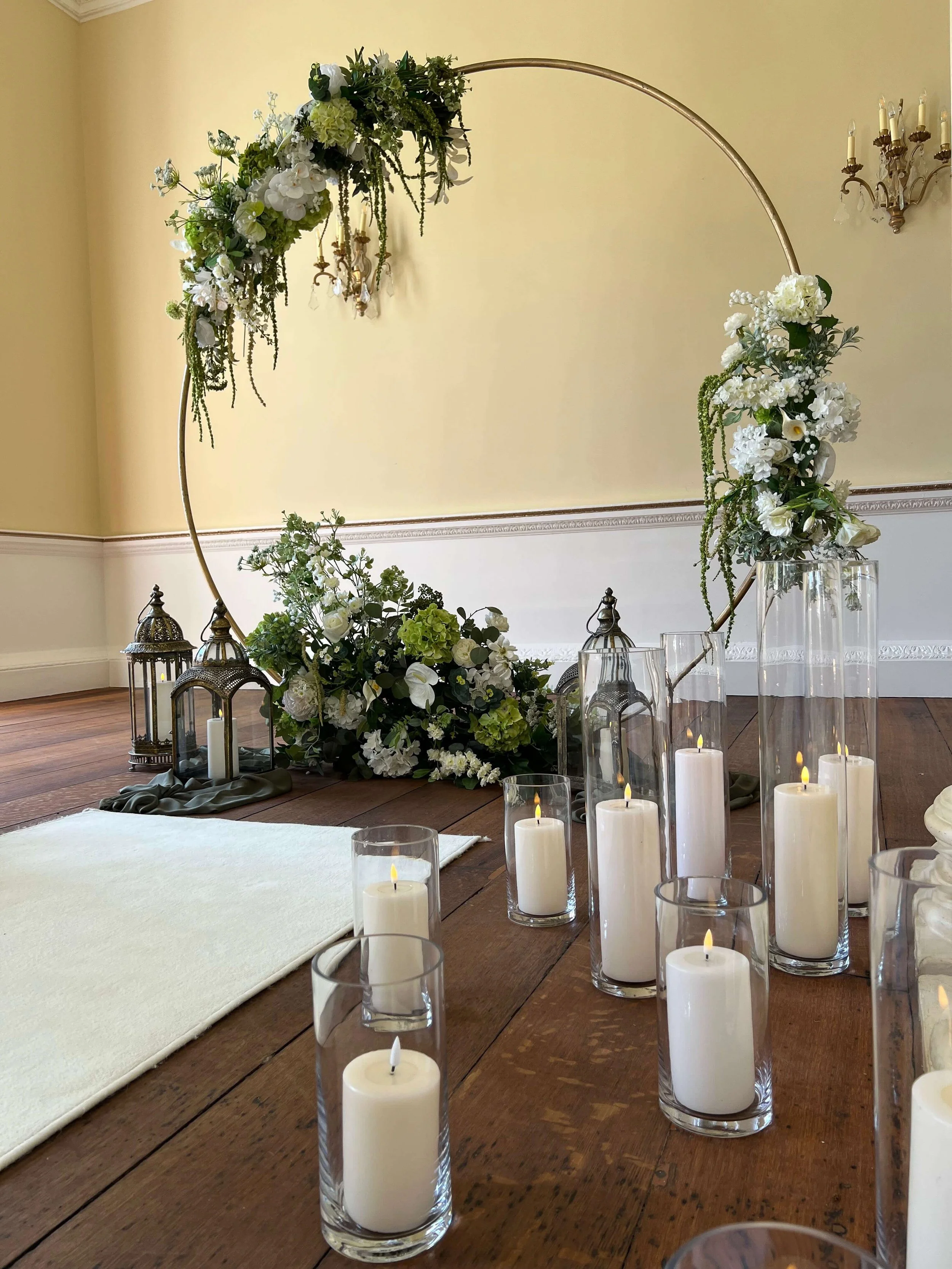 Hire our 2 metre moongate arch in black or gold for weddings and events. Style with bespoke faux florals, coloured draping or your own florist for a stunning backdrop.