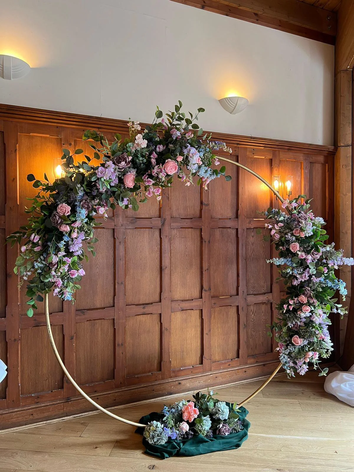 Hire our 2 metre moongate arch in black or gold for weddings and events. Style with bespoke faux florals, coloured draping or your own florist for a stunning backdrop.