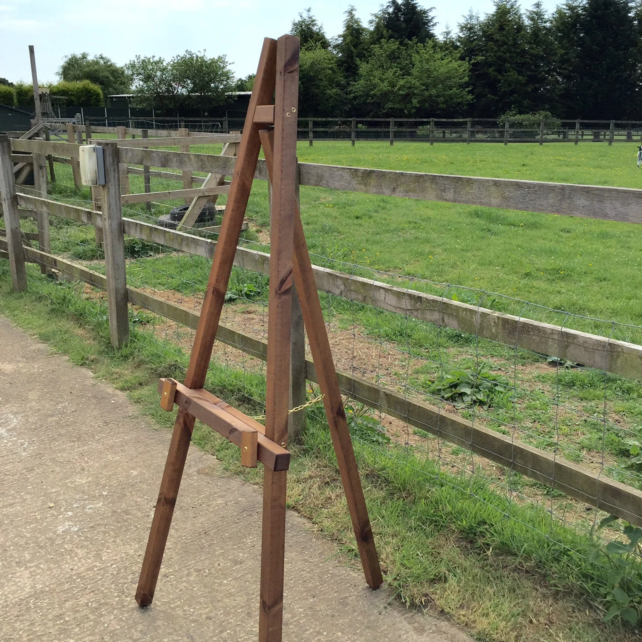 Wedding easel hire for table plans, welcome signs and event signage, available in various colours and styles.