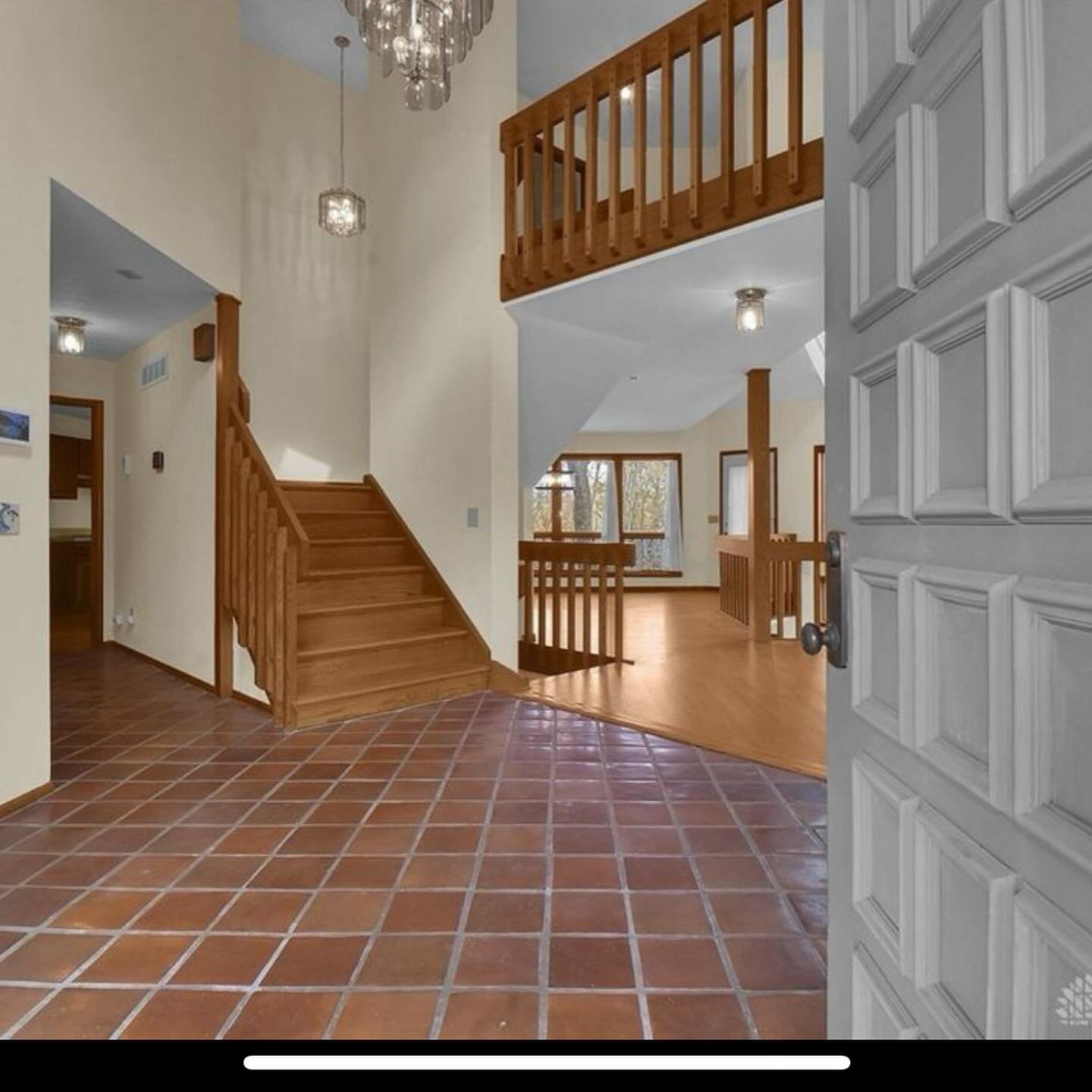 We loved painting this beautiful home interior for the next homeowner. A pleasant off white paint color was the perfect choice house in the woods. 

Give us a call if you're looking for house painters in Columbus, Dayton and Springfield Ohio.