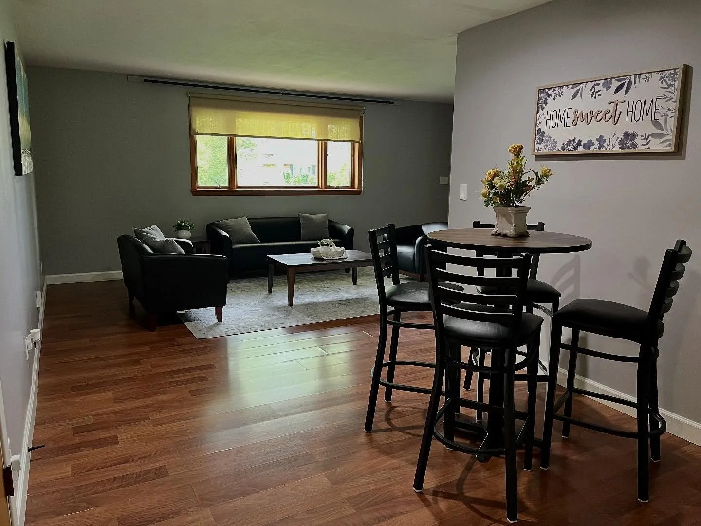 Interior project wrapped up for a customer who was getting his home ready to sell. Reach out about your interior painting projects! 
937-207-3683

#nichepaintingco #residential #interiorpainting #dayton #springfieldohio #columbus #sherwinwilliams