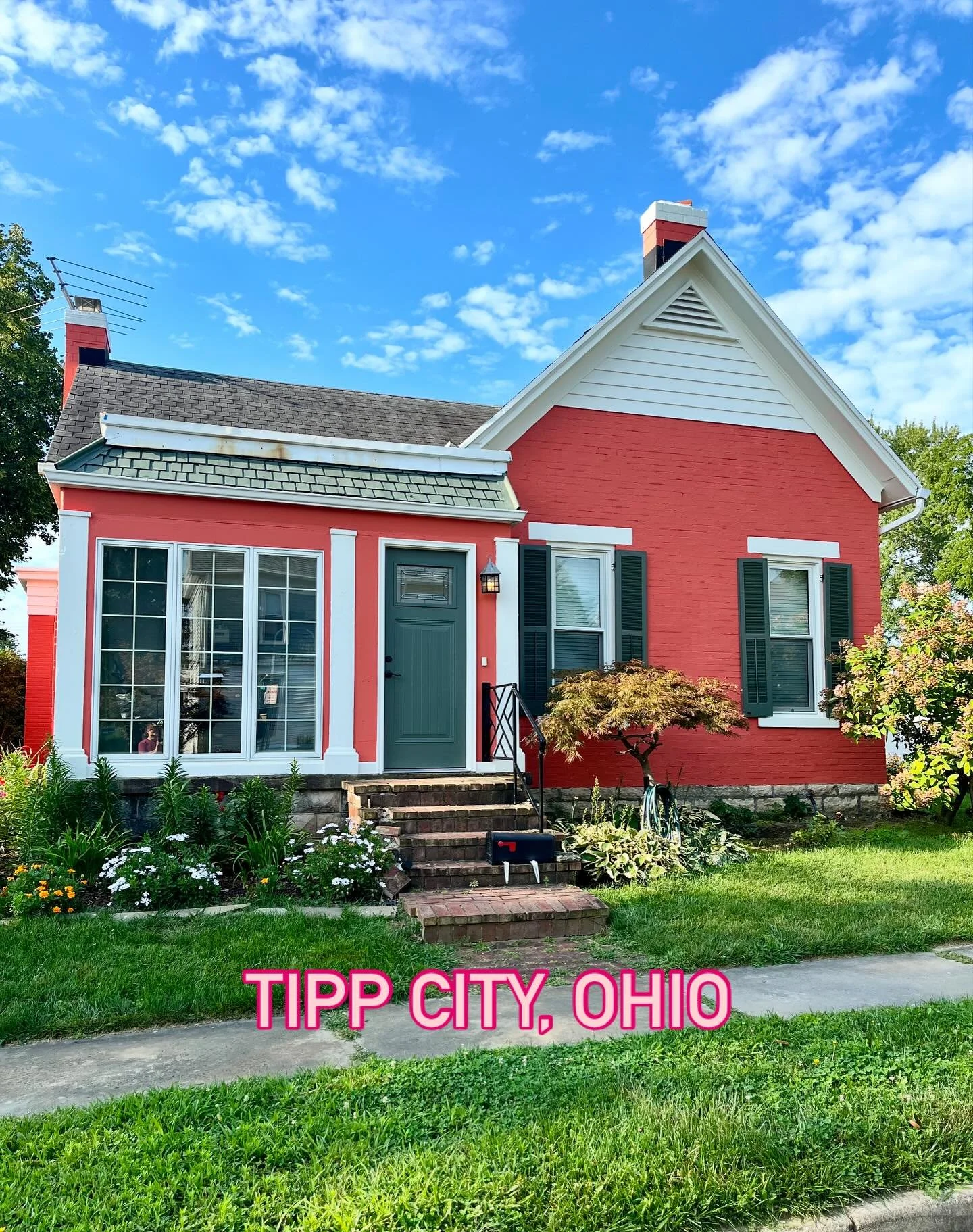 Siding - Quite Coral #sw6614 
Accent - Pewter Green #sw6208 
Trim - Alabaster #sw7008 

Pewter Green and Quite Coral is a winner combo. 

#nichepaintingco #residential #residentialpainting #residentialpainting #quitecoral #pewtergreen #sherwinwilliam