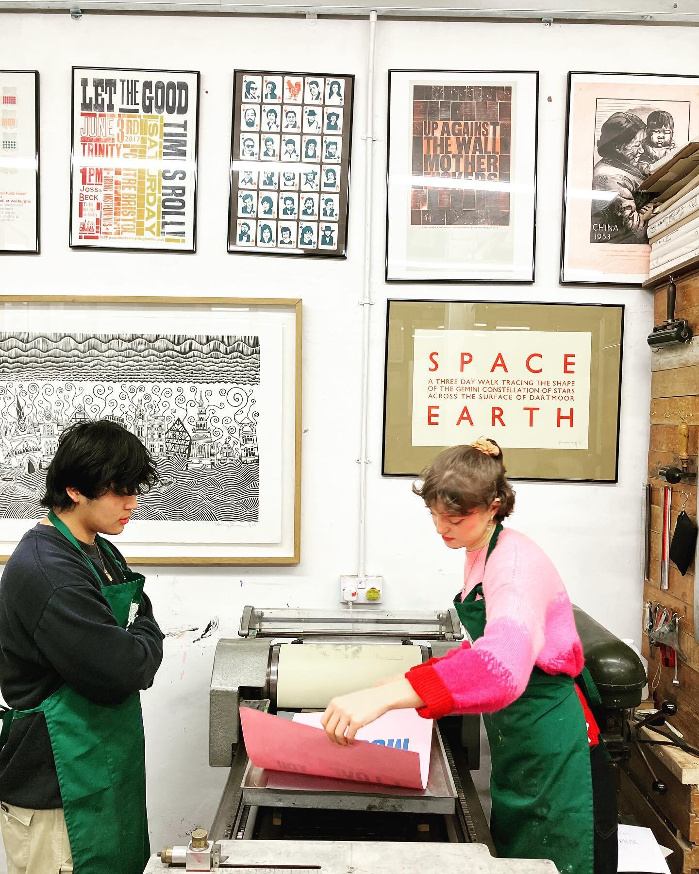 Lovely time showing the good folk from @fig1lifestyle  this letterpress malarkey on Thursday and a nice time with more good people yesterday- the workshop season has kicked off in style.

#letterpressworkshop #letterpress #letterpressprinting #centre