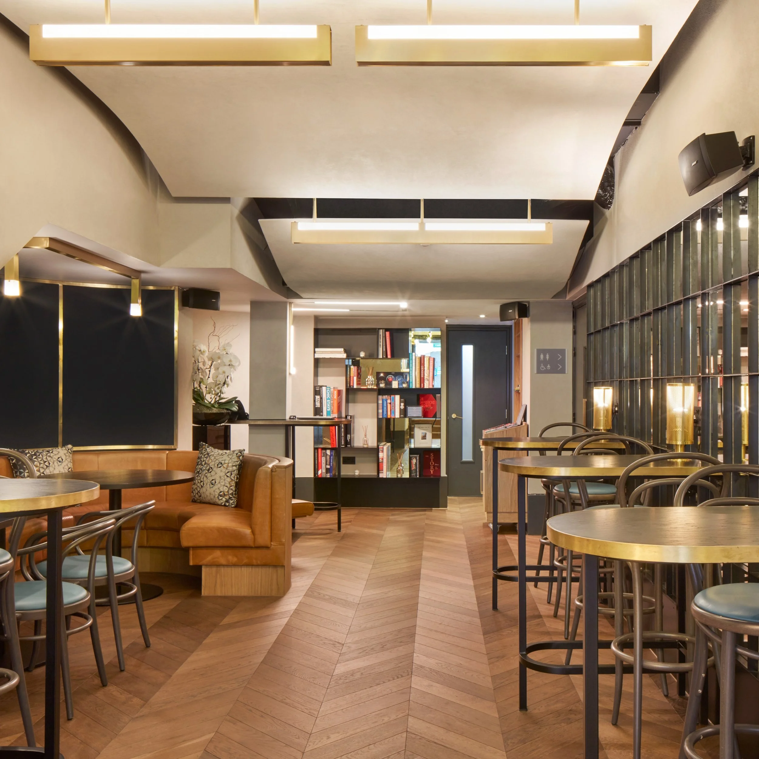 Exuding chicness both inside and out, Victory House Hotel is the perfect place to stay and feel like film star! #visitlondon #victoryhouse #leicestersquare #boutiquehotel