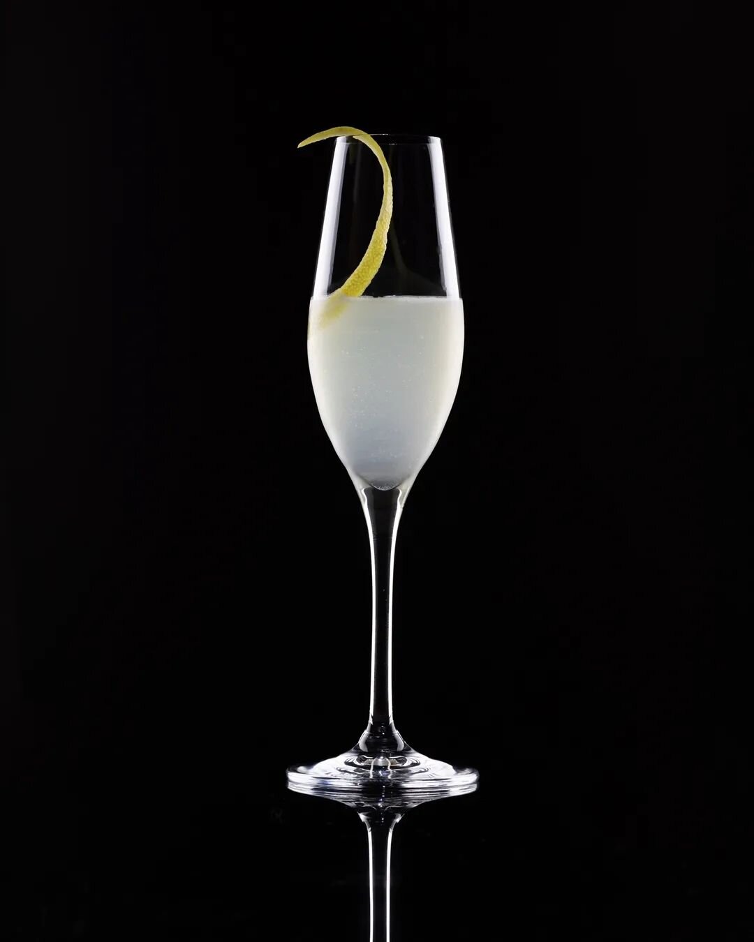 We have some gorgeous champagne glasses! Our French 75 is included in our deluxe open bar package and can be added to any bar menu.

#cocktails #orlandoevents #weddingcocktails