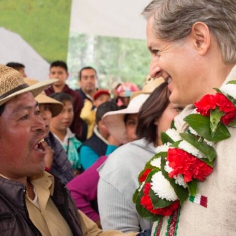 ¿QUÉ NOS PASA?