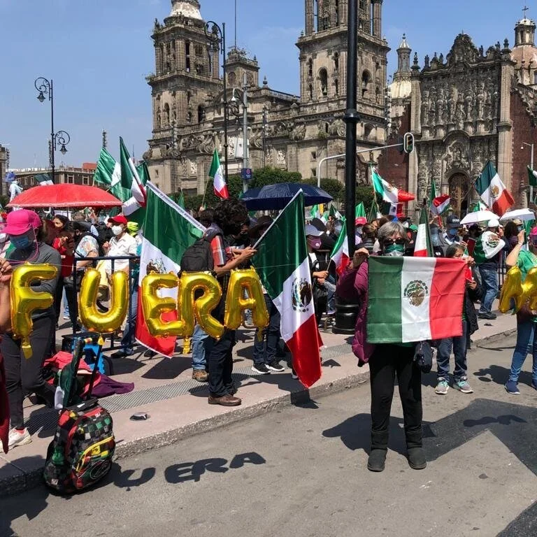 ¿LA MARCHA DE FRENA?