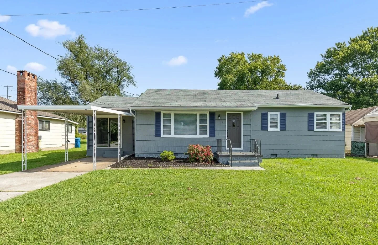 Feature Friday!!🏡
Check out our new Red Bank Listing!
3 Paulmar Dr, Chattanooga, TN
3 bed | 1 bath | 1,400 sqft
This home has been freshly updated with an open concept kitchen-living area, a bonus living space/extra bedroom, and a spacious backya