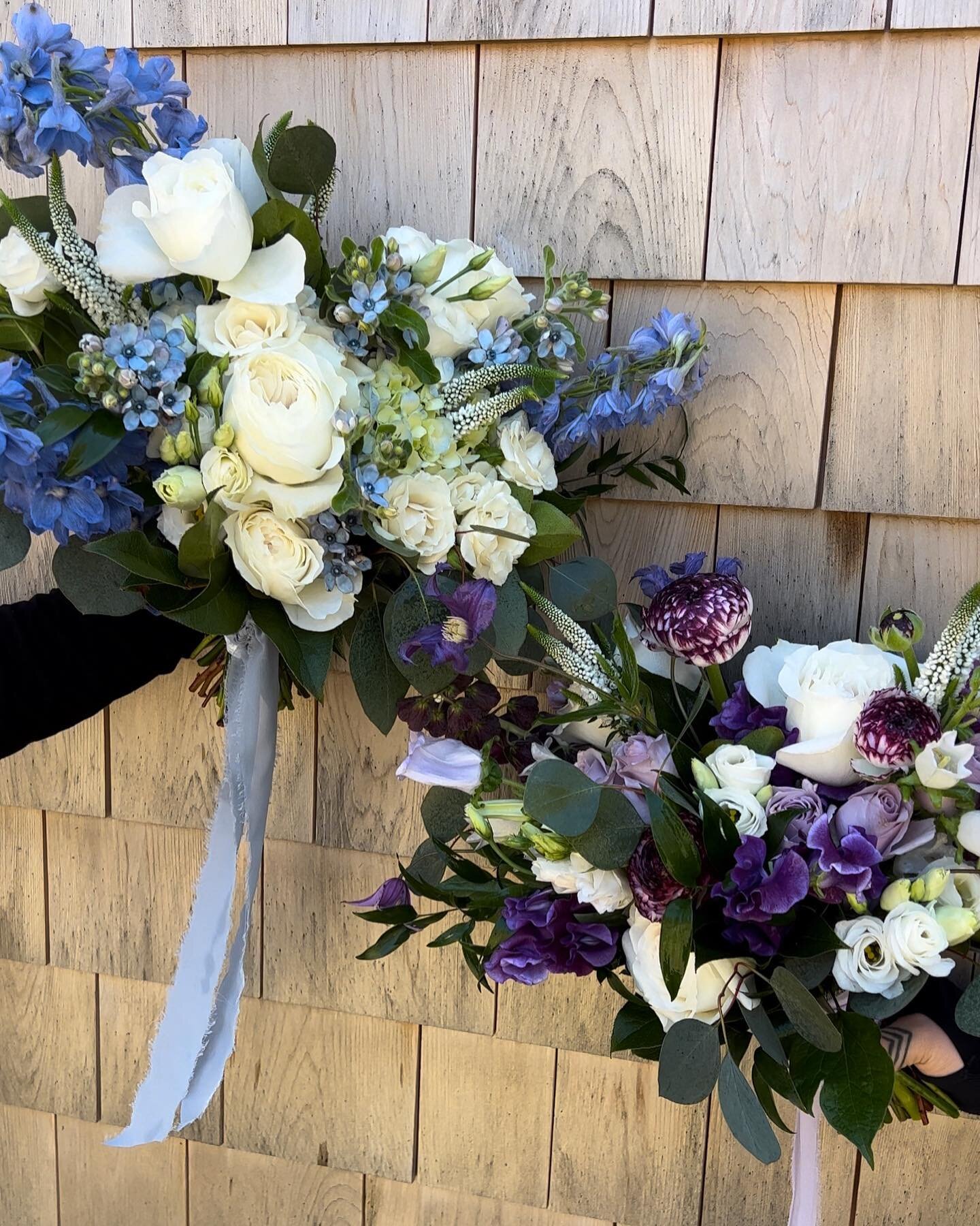 Never got to post my double wedding weekend cause I got sucked into Mother&rsquo;s Day. These bridal bouquets from Friday &amp; Saturday&rsquo;s wedding compliment each other so well
&bull;
&bull;
&bull;
&bull;
&bull; #bostonwedding @botanicalbrouhah