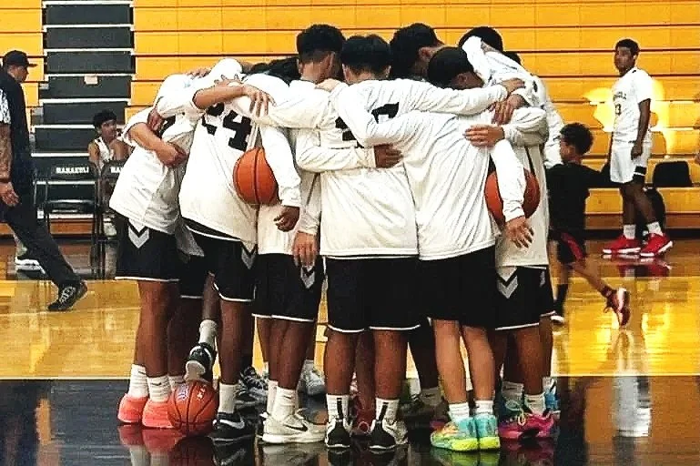 NA Hoku Basketball Team