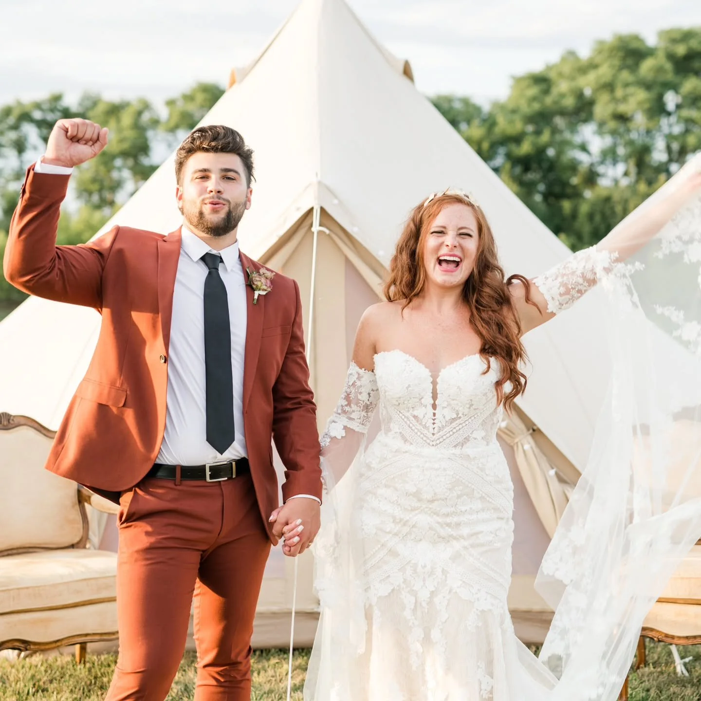 Happy Hump Day!
Are we making it today!?!
🐫🐪🐫🐪
.
.
.
Photo: @rachelleighphotos
Tents:&nbsp;@thepopupbnb
Venue:&nbsp;@honeyfarmevents
Flowers:&nbsp;@floralvdesigns
Coordinator:&nbsp;@kmcweddings
Chairs:&nbsp;@lostandfoundrentals
Beauty:&nbsp;@lets