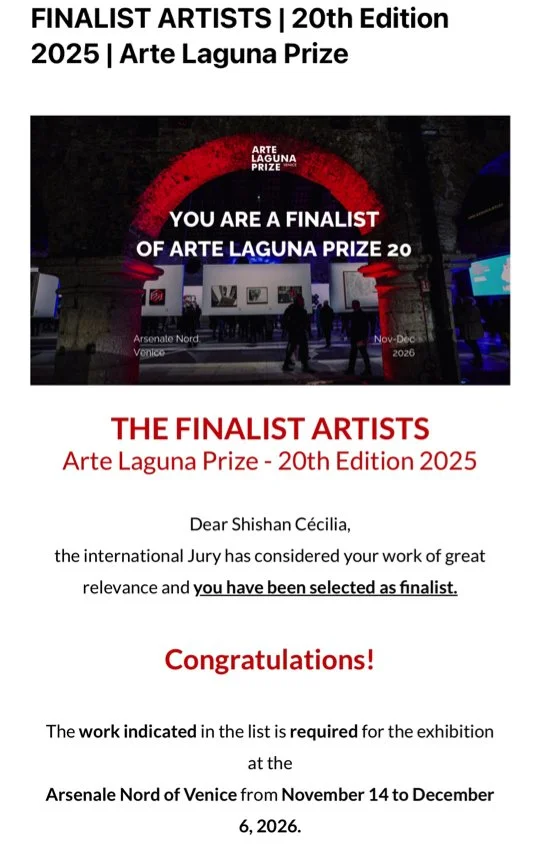 Certificat de sélection en tant que finaliste pour le prix Arte Laguna, édition 2025, avec texte de félicitations et détails sur l'exposition à Venise.