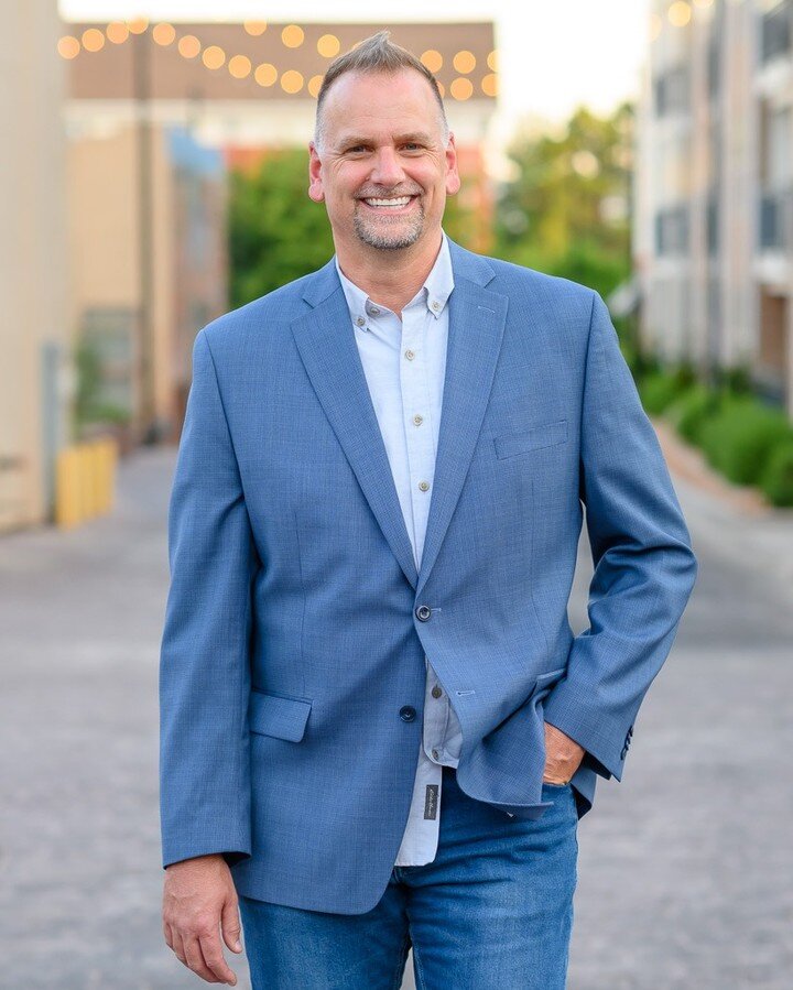 We had such a great time shooting headshots for Mr. Rodney Arnold! Rodney has opened his own practice in therapy. Check out Thriving Therapy to learn more about him and his new place! 

Also...

This location has become such a great place to get mult