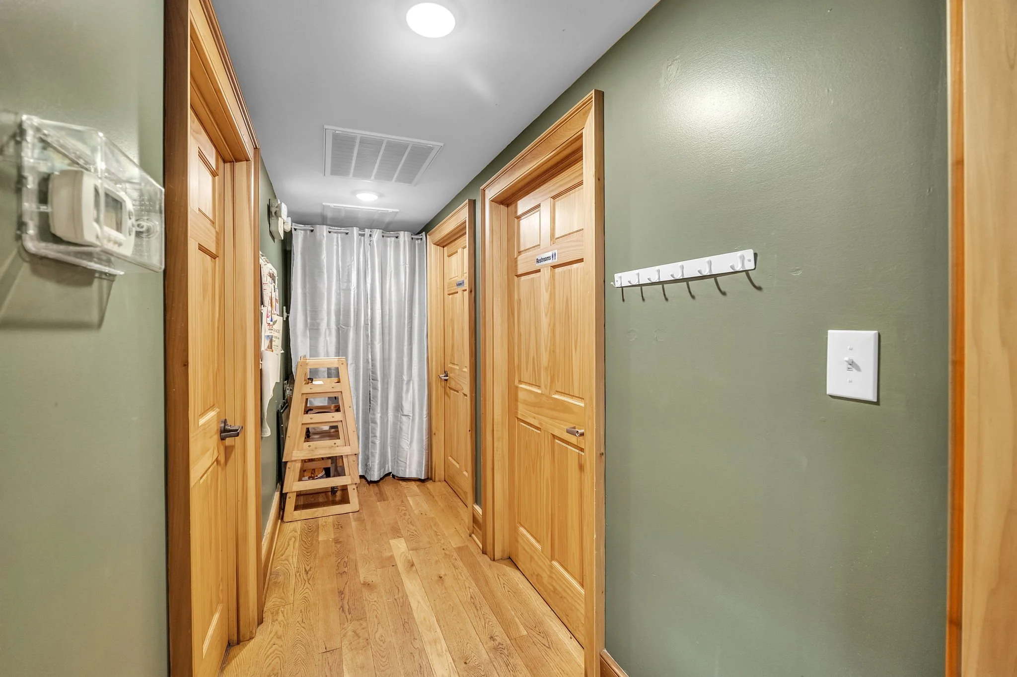 84-web-or-mls-170-e-main-st.jpg