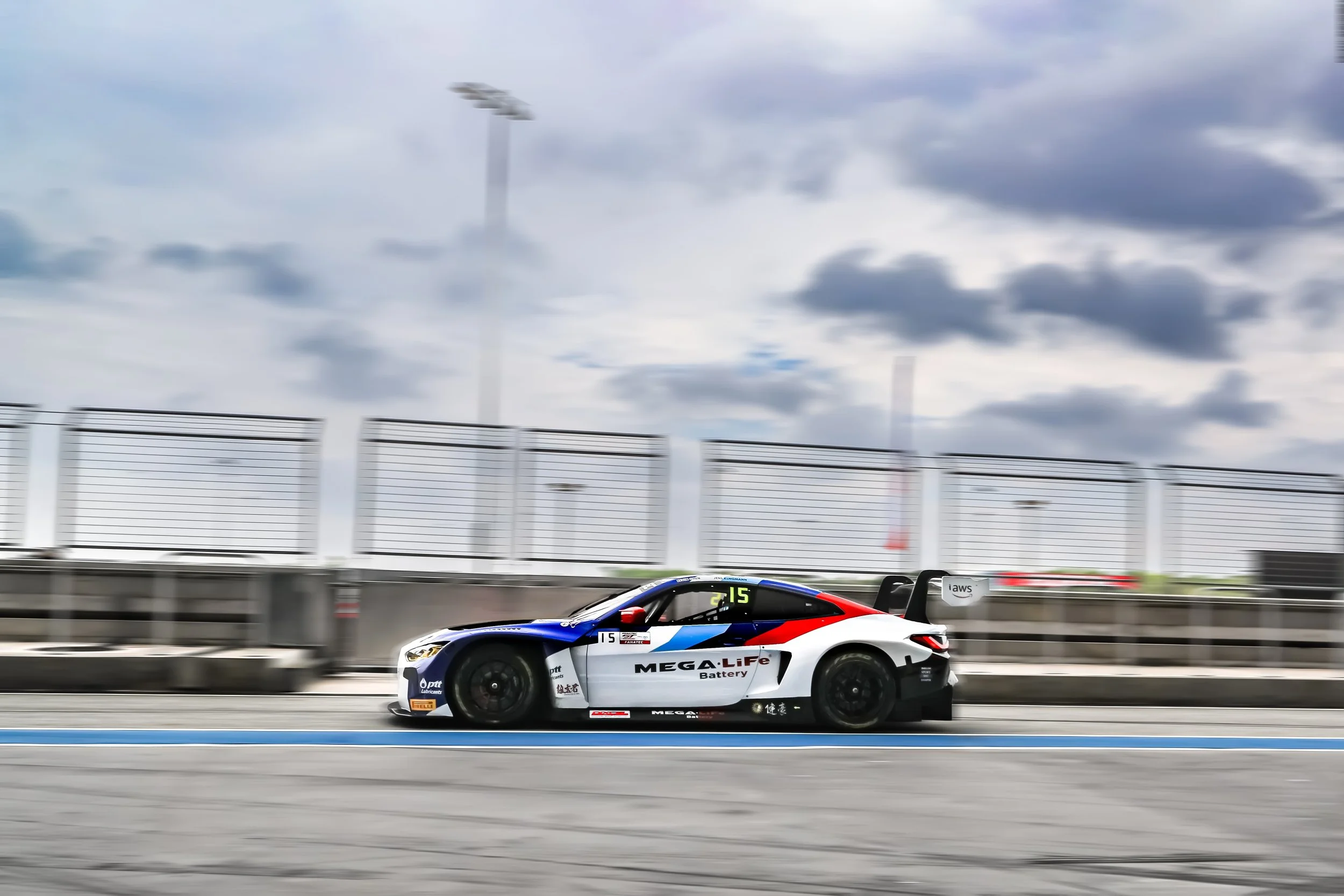  NOTE :No permission, either express or implied, is granted for the electronic transmission, storage, retrieval, or printing of the photographs.No parties/individuals viewing this image may otherwise copy, modify, publish, transmit, or distributethe 