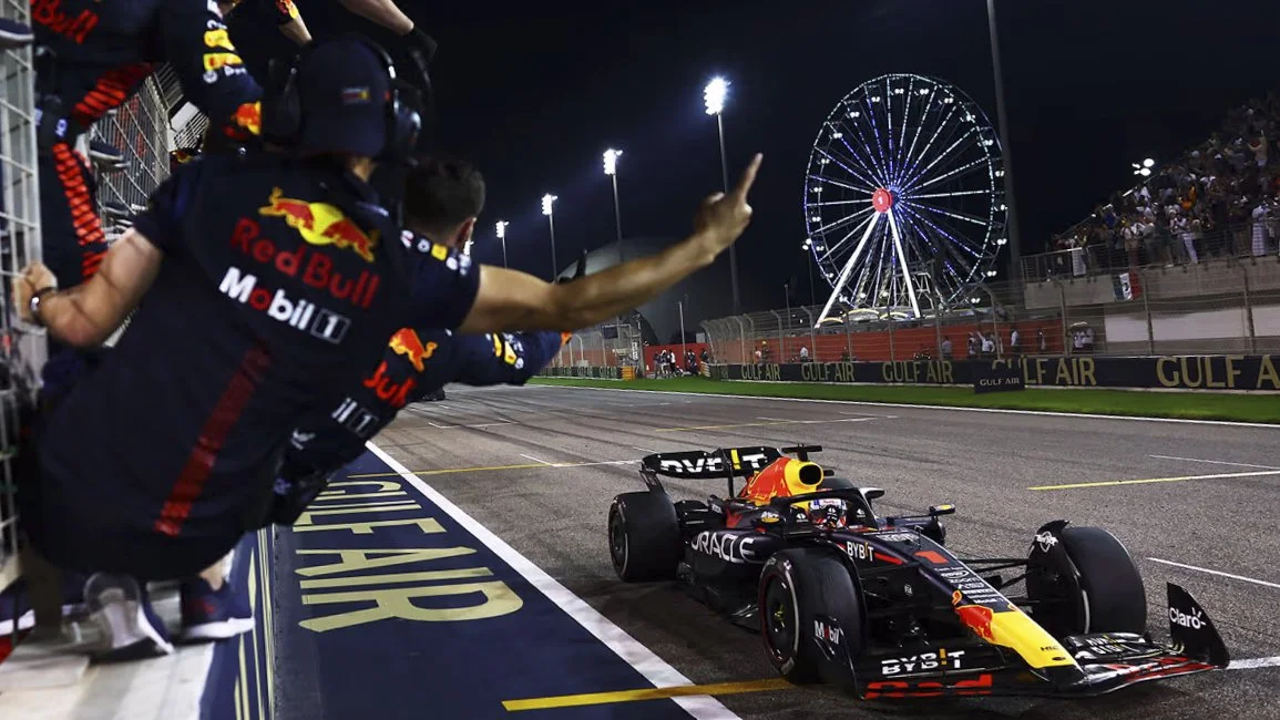 F1 2023賽季揭幕戰：Max Verstappen強勢奪冠，紅牛車隊佔據主導，Alonso驚艷登臺。