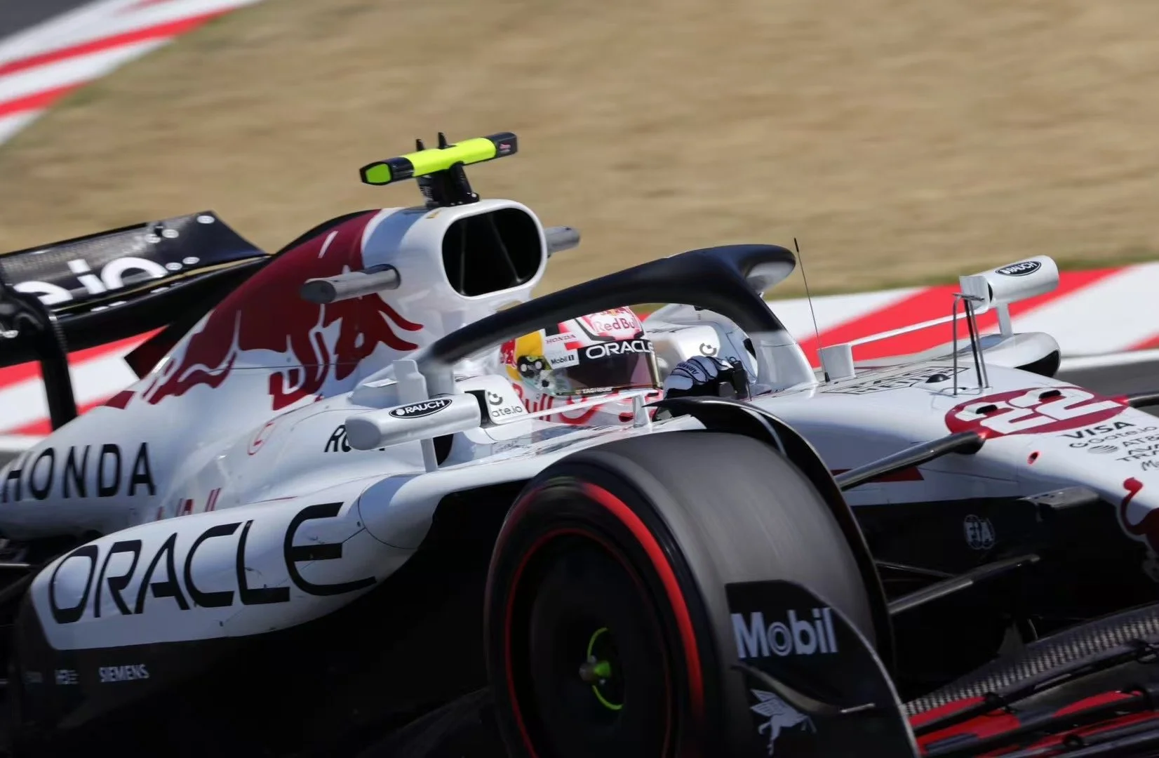 2025  F1 日本大獎賽  角田裕毅初駕紅牛RB21：練習賽展潛力　坦言「真實賽車比模擬更棘手」  