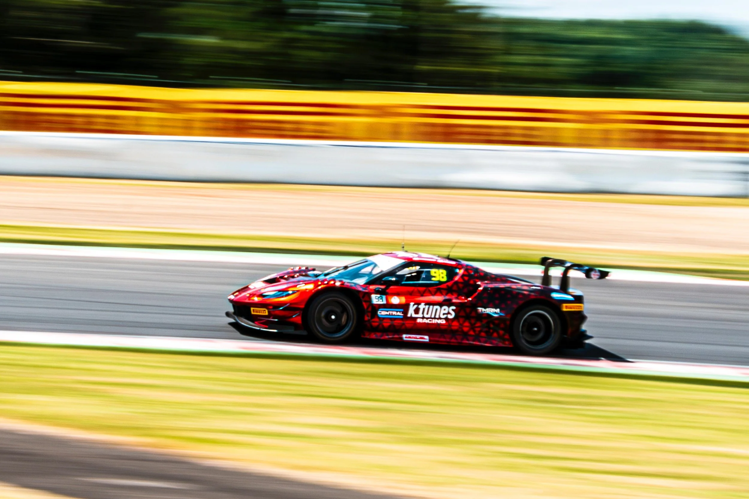 2025年SRO日本盃仙台SUGO戰：晴空激戰    Bingo Ferrari與TKRI Benz GT3閃耀