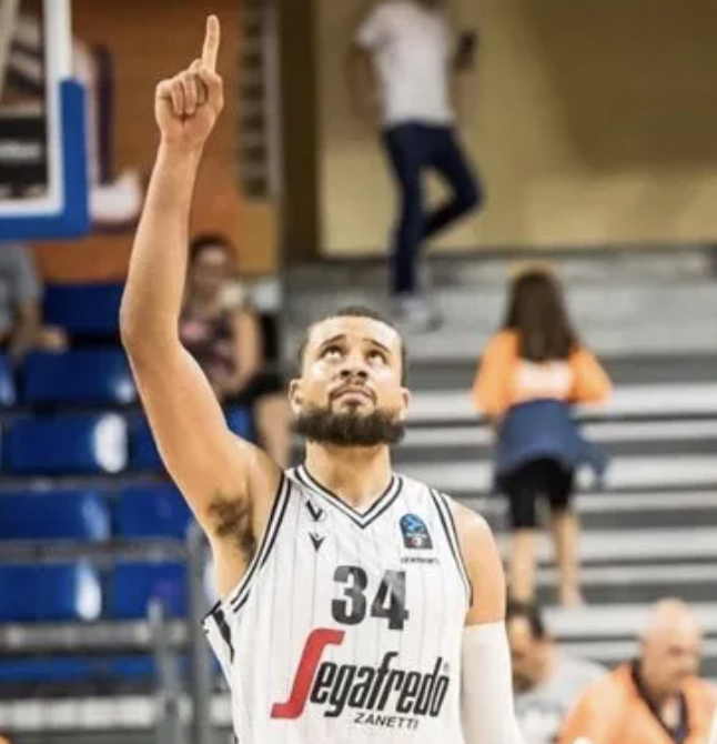 KYLE WEEMS, DERTHONA BASKET, ITALY