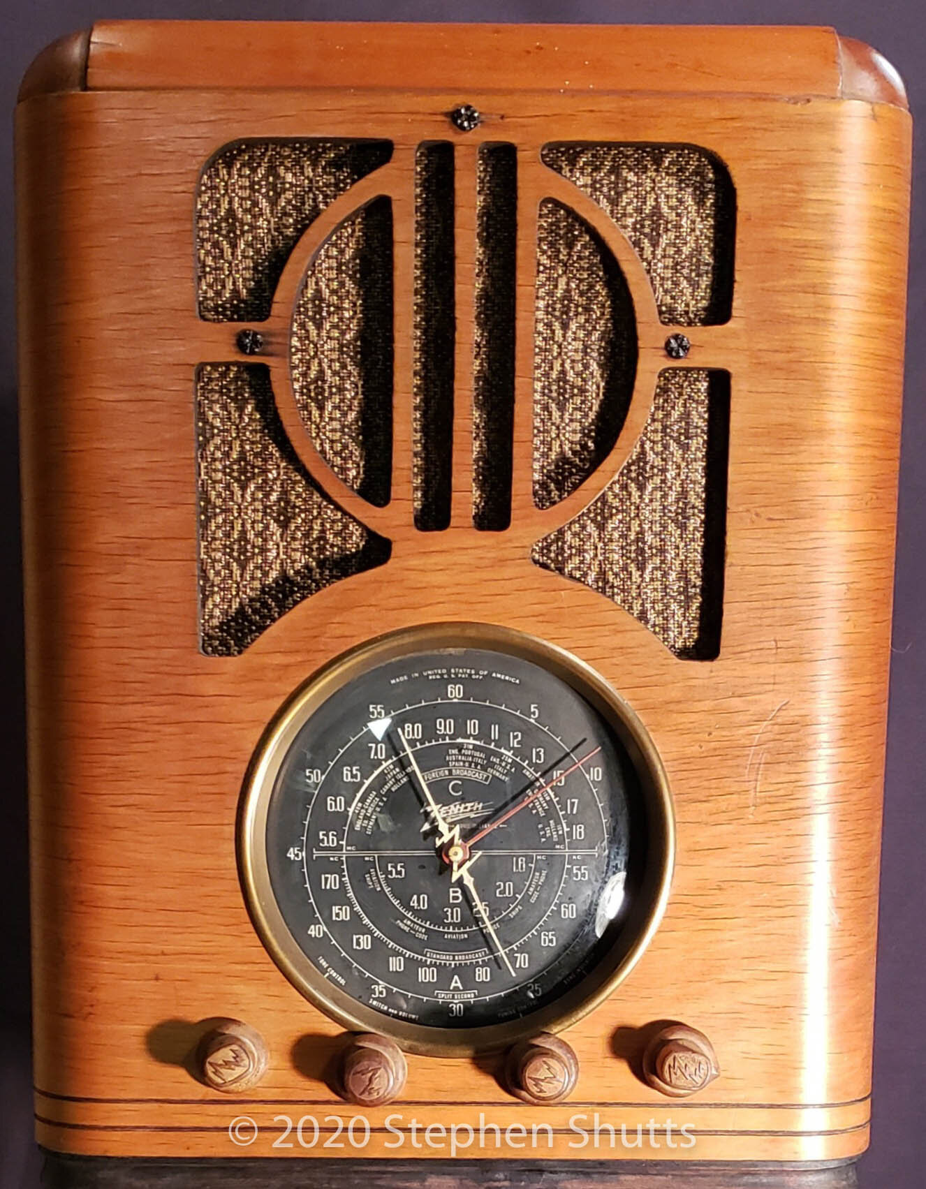 SOLD - 1938 Zenith Deco Radio