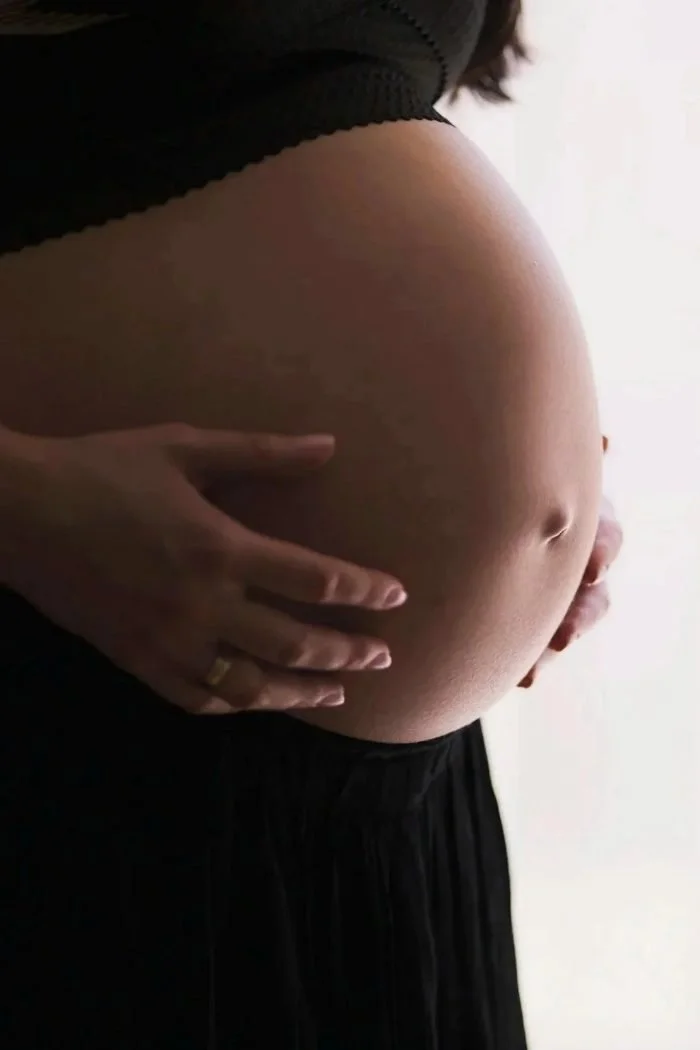 Image of pregnant woman holding stomach.
