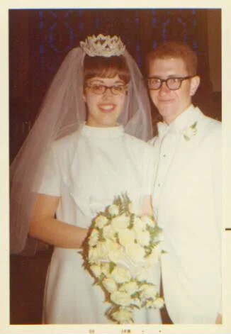 mom and dad wedding picture.jpg