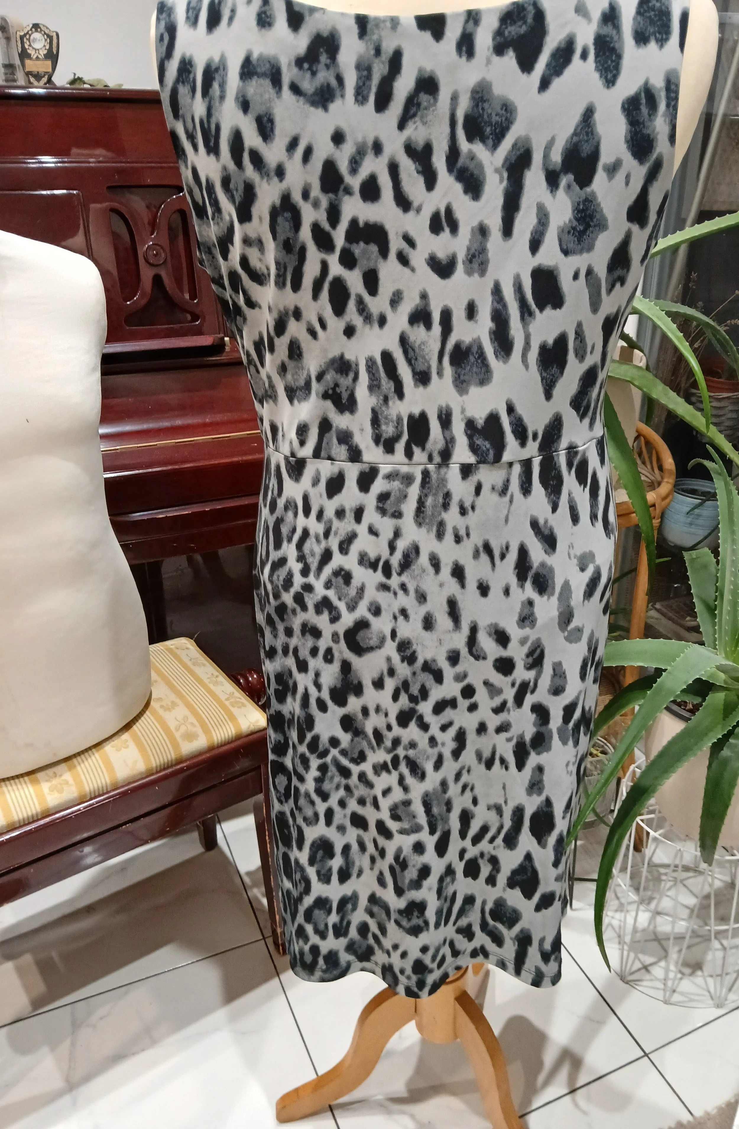 leopard print grey black dress back.jpg