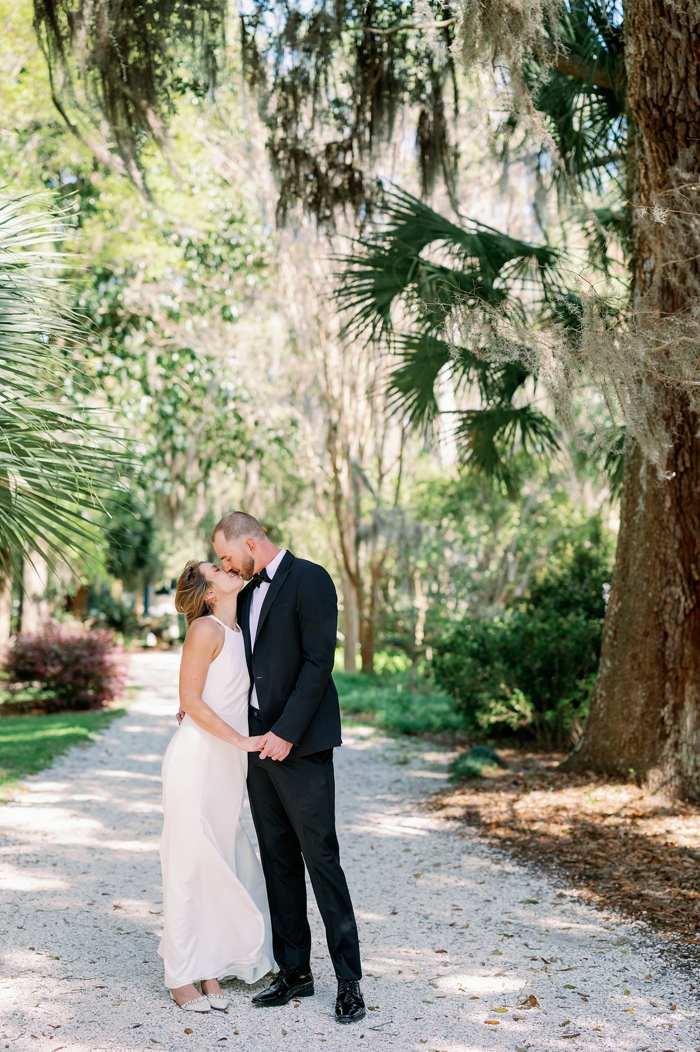 bride and groom at lowcountry outdoor wedding venue in Beaufort South Carolina