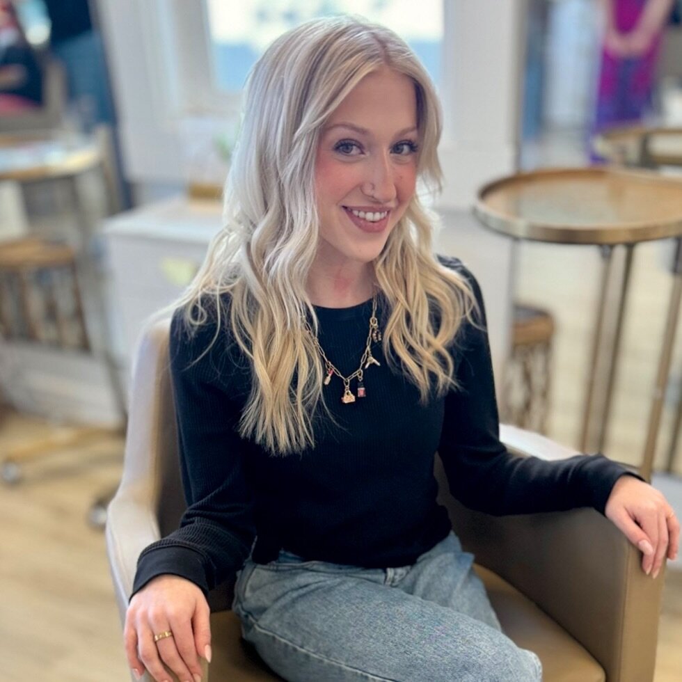 Meet a Maven Babe! 

Hey there! My name is Jordan and I&rsquo;m so excited to be a part of this amazing team! 

If there&rsquo;s one thing I love to do most, it&rsquo;s blondes- I love helping you achieve your ultimate Barbie dreams! 

In my free tim