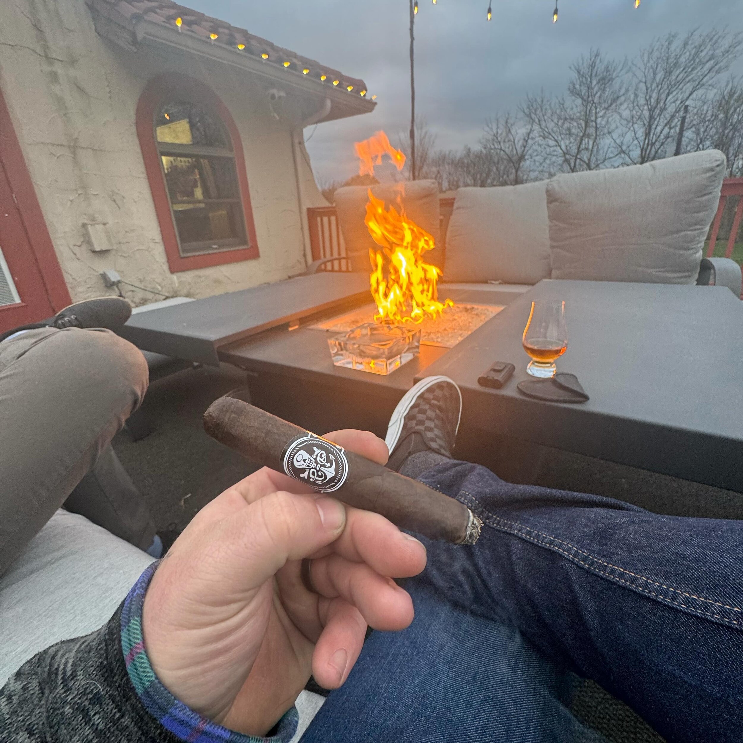 Craft &amp; Puro Cyclops around a fire, celebrating new openings with good friends. Always fairs well when a Cyclops is joined by a nice dram!
-
🤙🏻🏴&zwj;☠️🤙🏻🏴&zwj;☠️