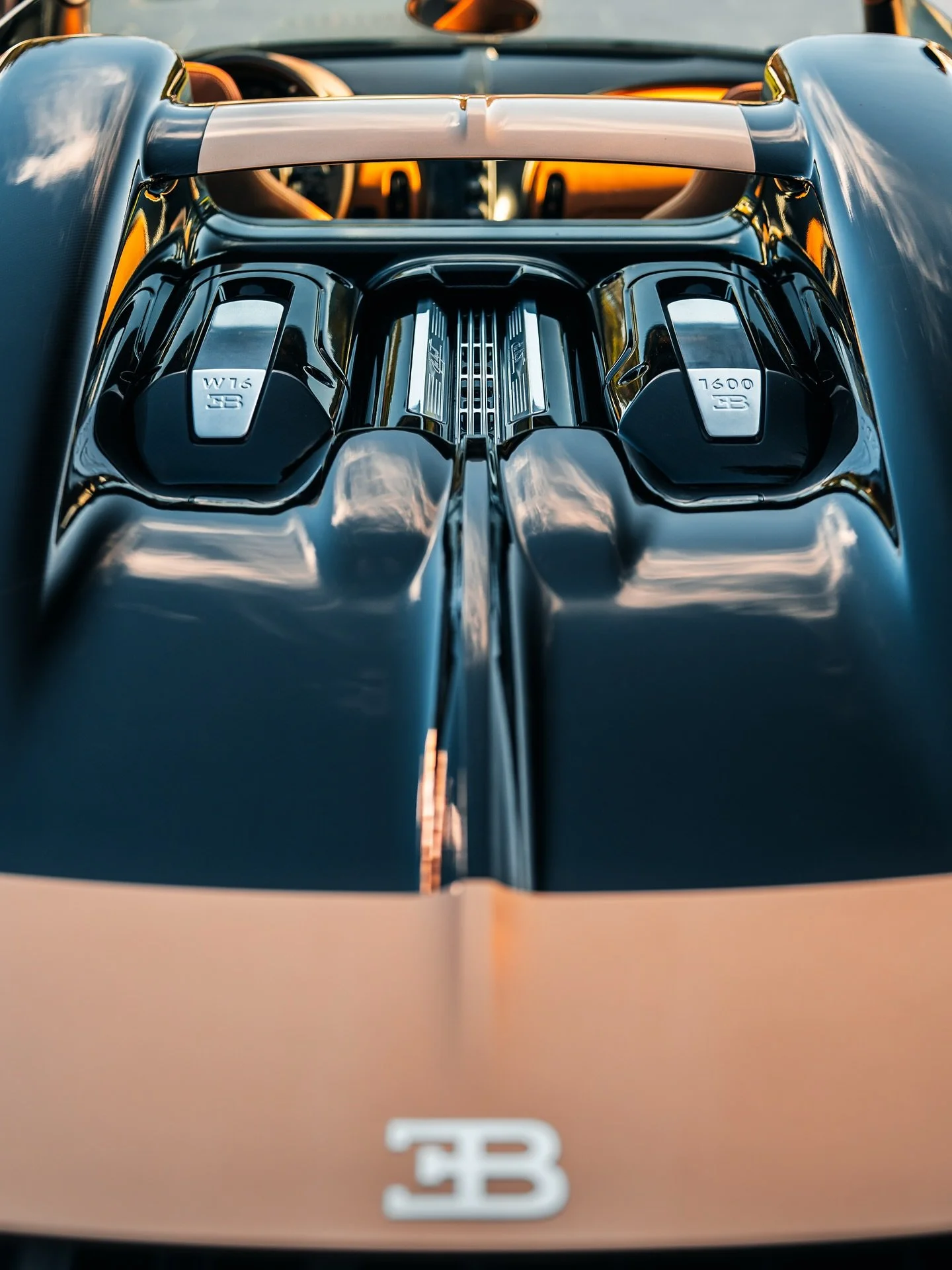 There's something about that emblem that makes you stop everything...especially in GOLD

Shot on the @sonyalpha A7IV / 50mm F1.2 
Presets in bio 

#bugatti #bugattimistral #superexoticscars #supercarsdaily700 #supercars #roadster #quail #pebblebeach 