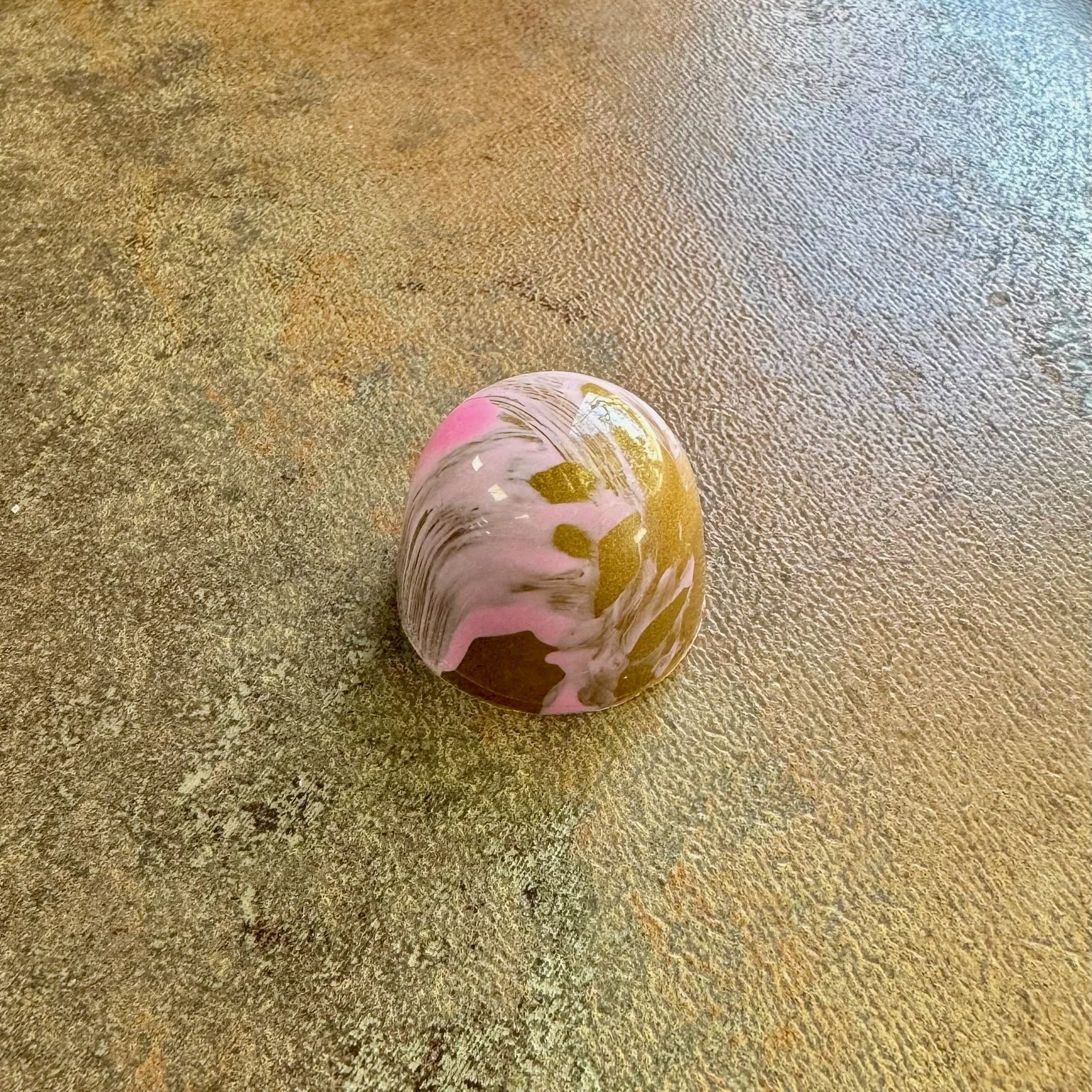 Pink mottled shiny domed bonbon