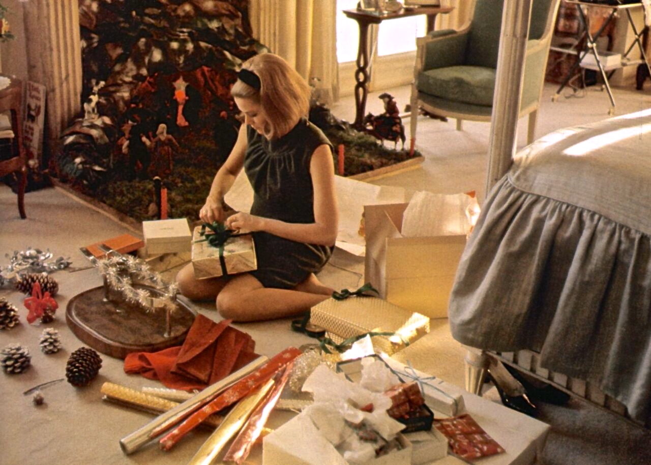 Christmas: 10 Best Holiday Gifts for Her 2023