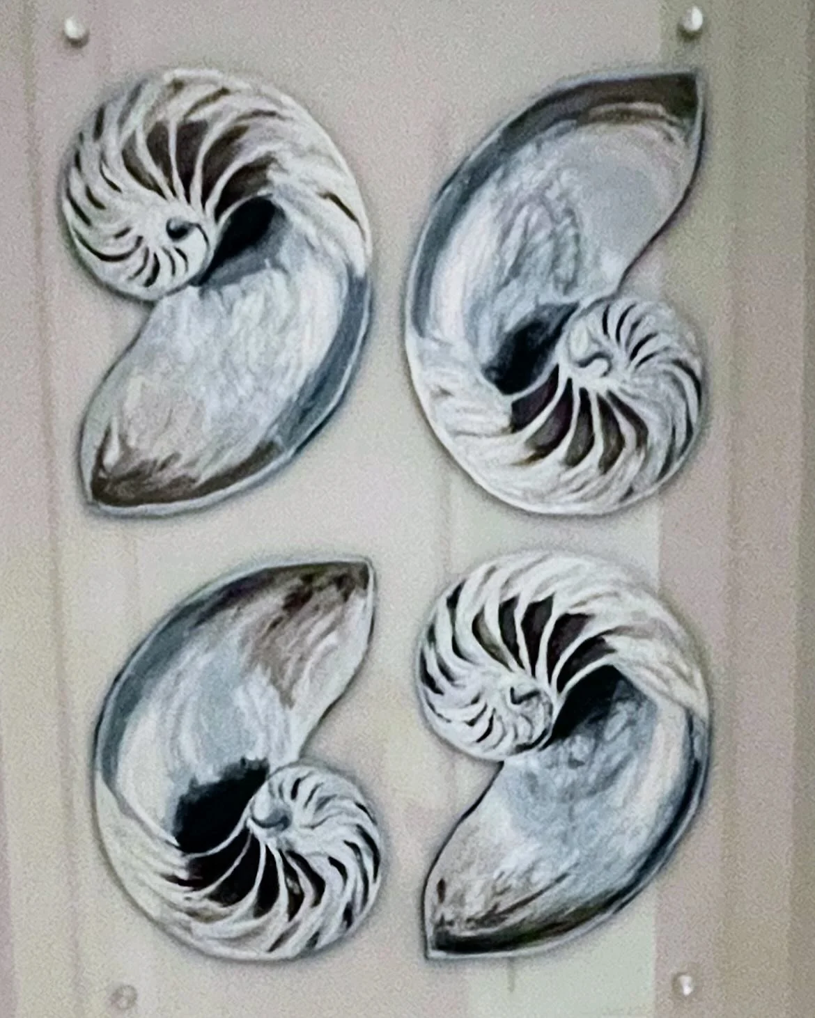 This custom piece was recently installed in my client&rsquo;s beautiful home - I think it looks like the shells are spinning around! For info on custom work like this, clink the link in my bio 🐚🐚🐚🐚
.
.
.
.
#beachcombing #coastaldecor #charlestons