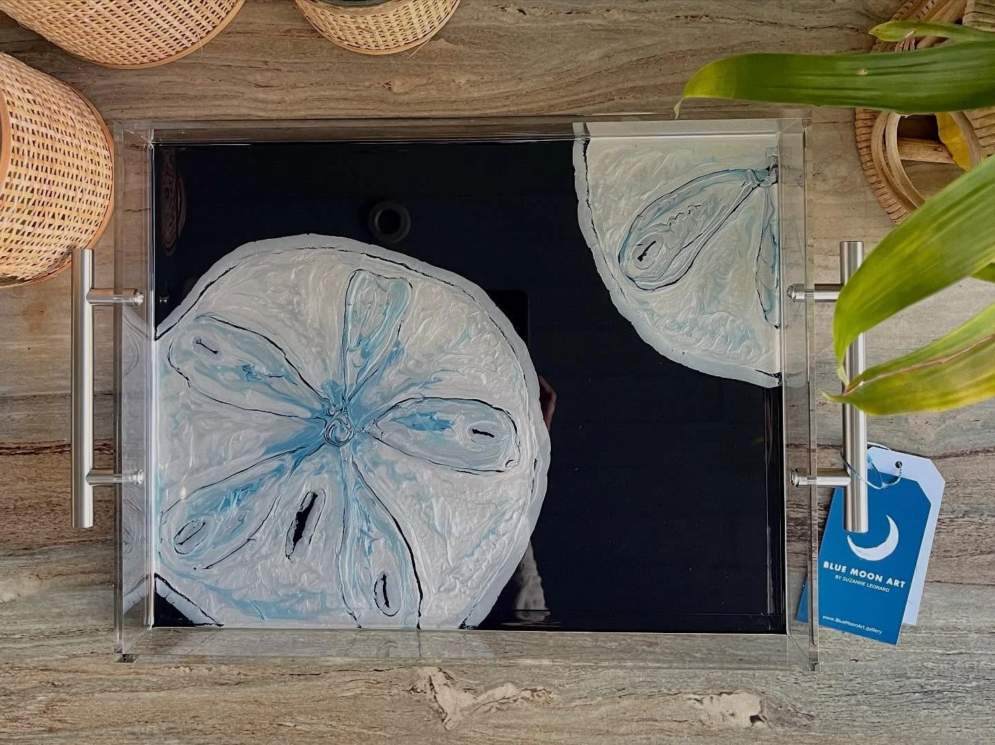 Beachcomber trays just in time for beach season! These acrylic trays are perfect for storing and displaying the treasures you find by the water 🐚🏖️🦀
.
.
.
.
.
#follybeachsc #sullivansisland #charlestonsc #isleofpalms #charlestonbeaches