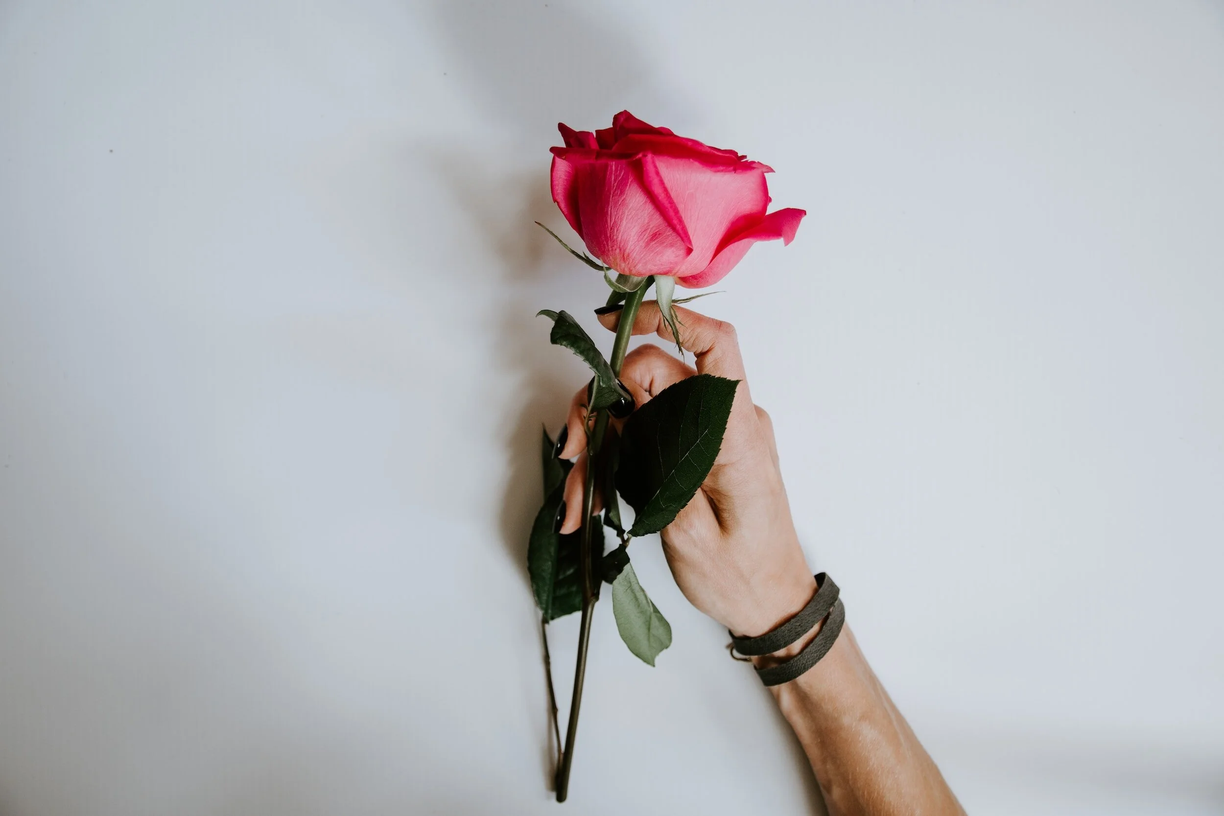 Beat the Summer Dating Heat: Tips for Finding Love This Season