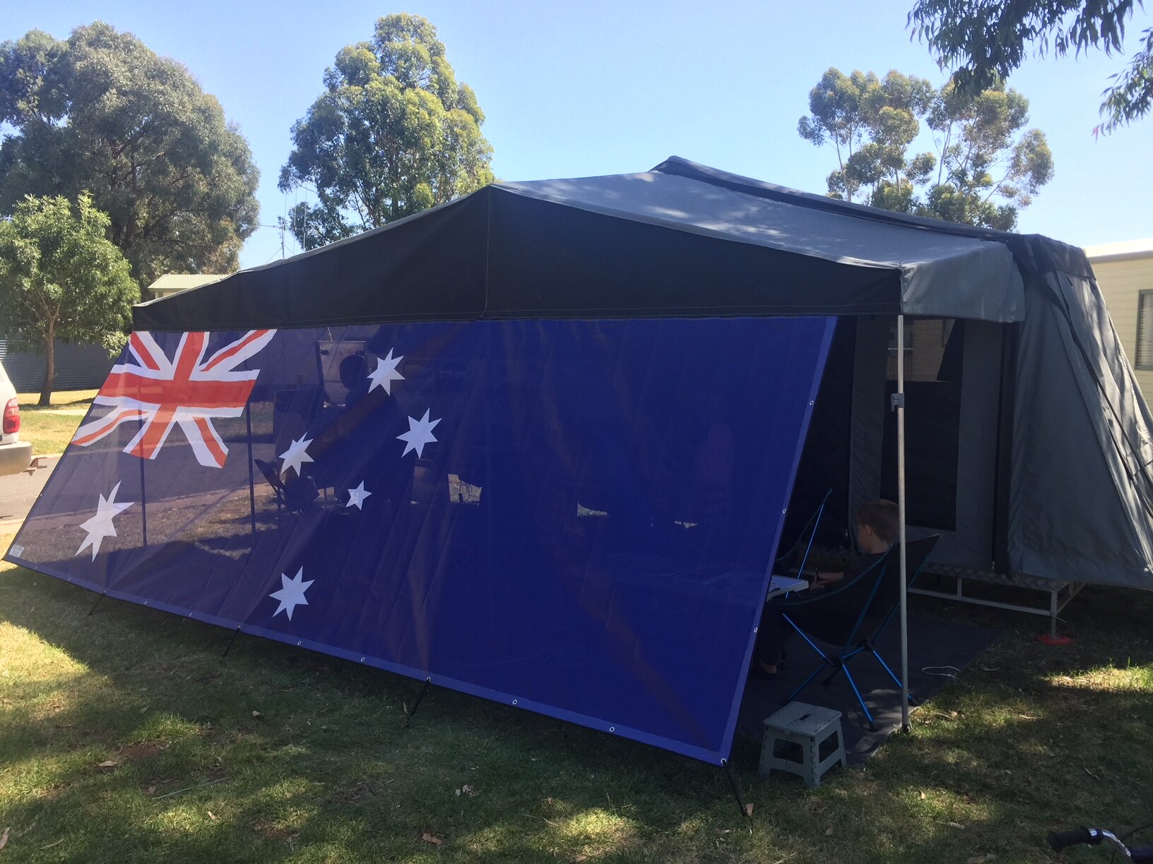 Camper Aussie shadewall.jpeg