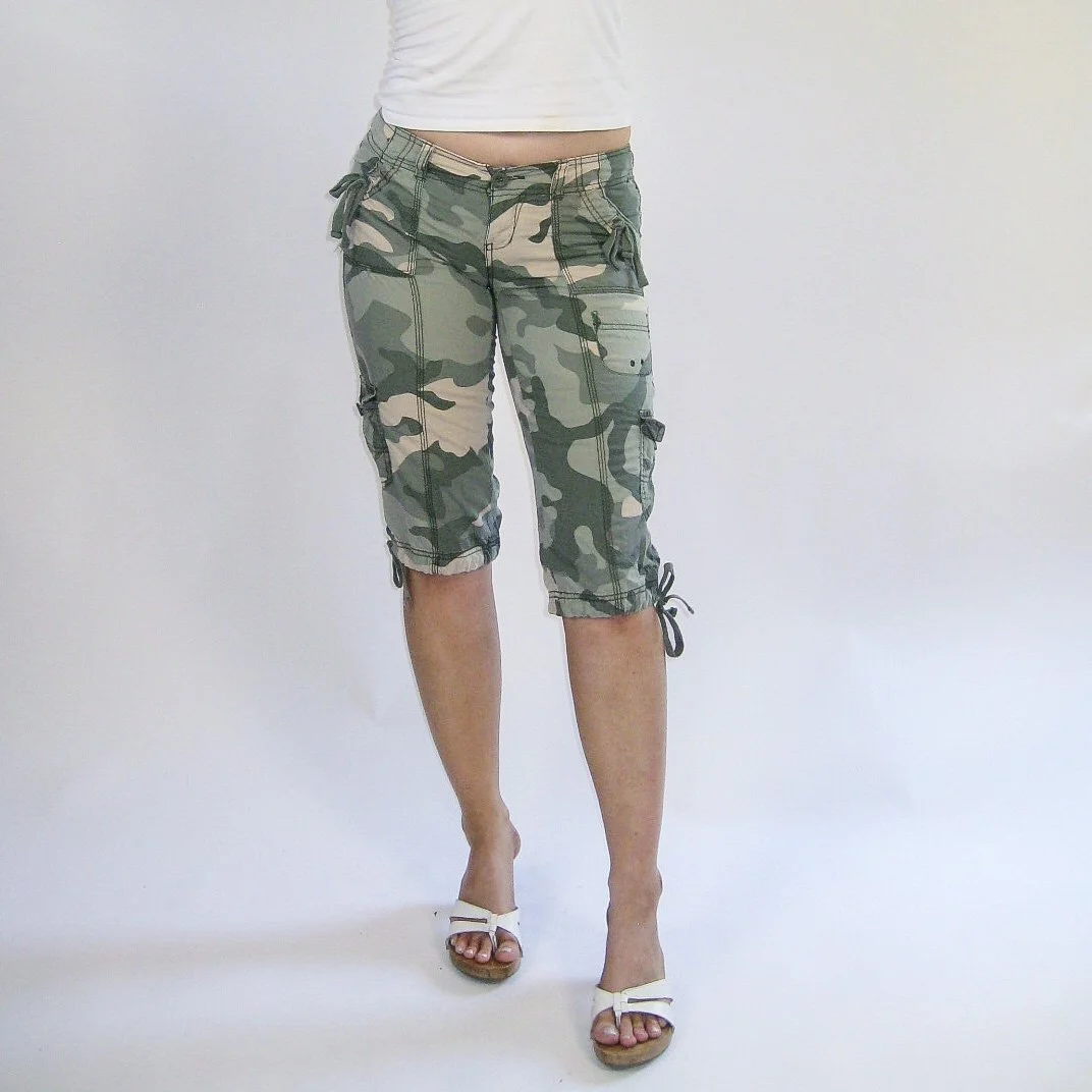 Y2K Cargo Camo Capris - 2/4