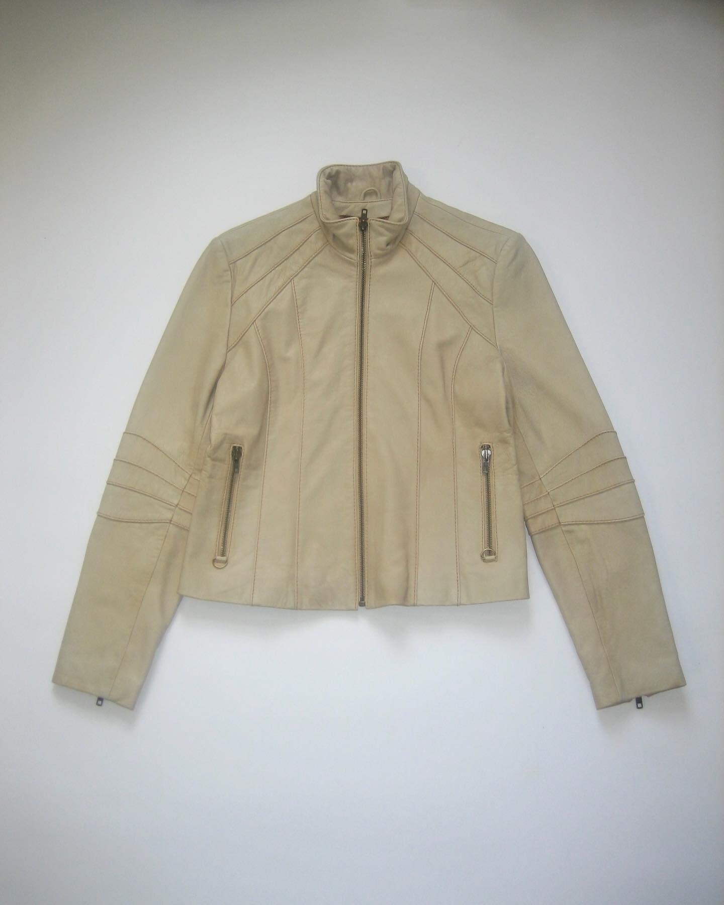 what&rsquo;s hiding on the site rn 👀 a y2k wilson&rsquo;s seam detailed dream - there so many killer leather styles from wilson&rsquo;s maxima, but you don&rsquo;t see this one often! size large, $148 online now under outerwear 🤍