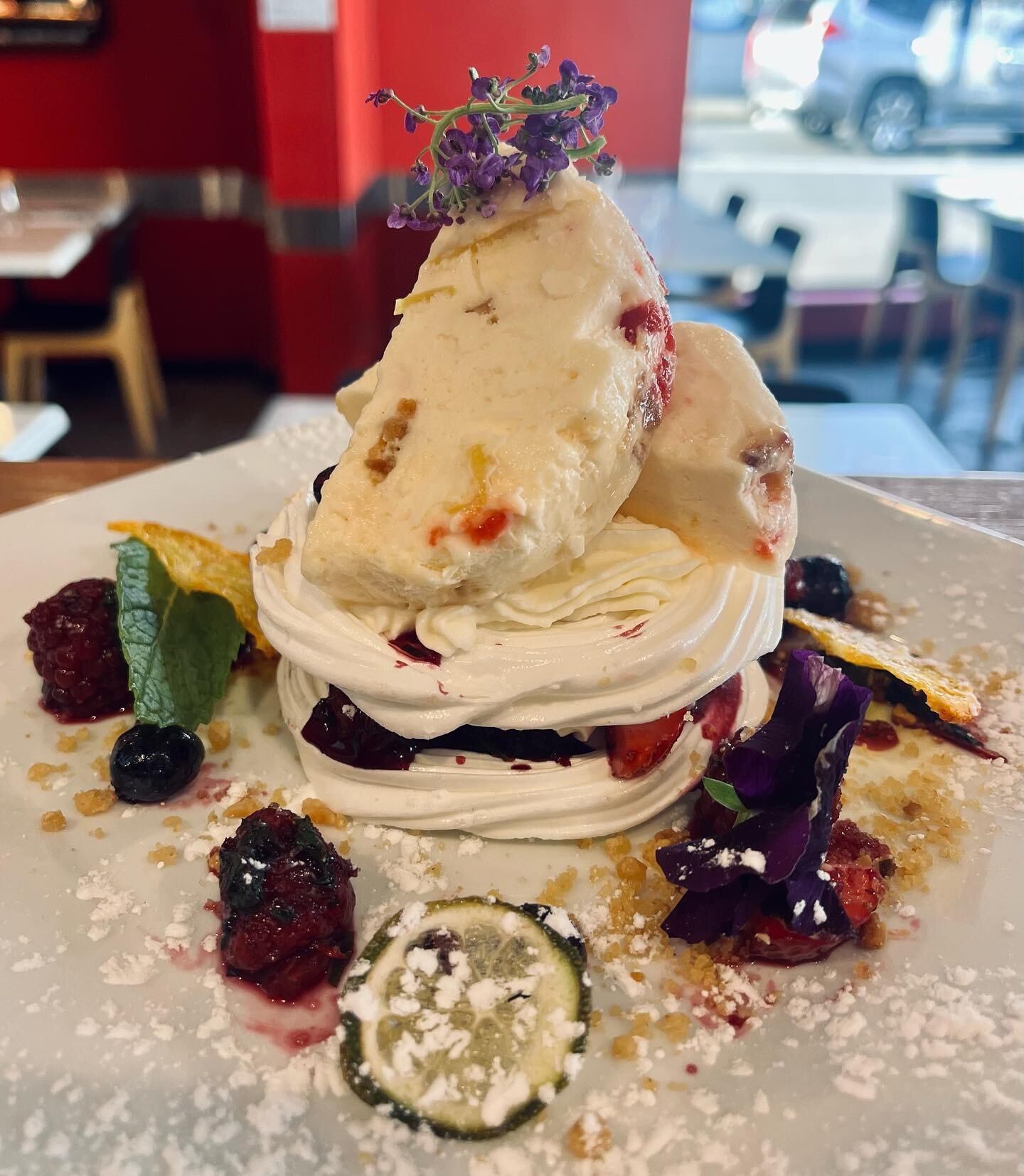 New on the special menu: Almond Praline &amp; Nougat Parfait &ndash; a dessert masterpiece! Served with a crispy vanilla meringue and a delightful berry salad, it's a sweet affair at Flour+Salt. 

Indulge and savor the moment! 🍰🍓

Reservations:
📧 