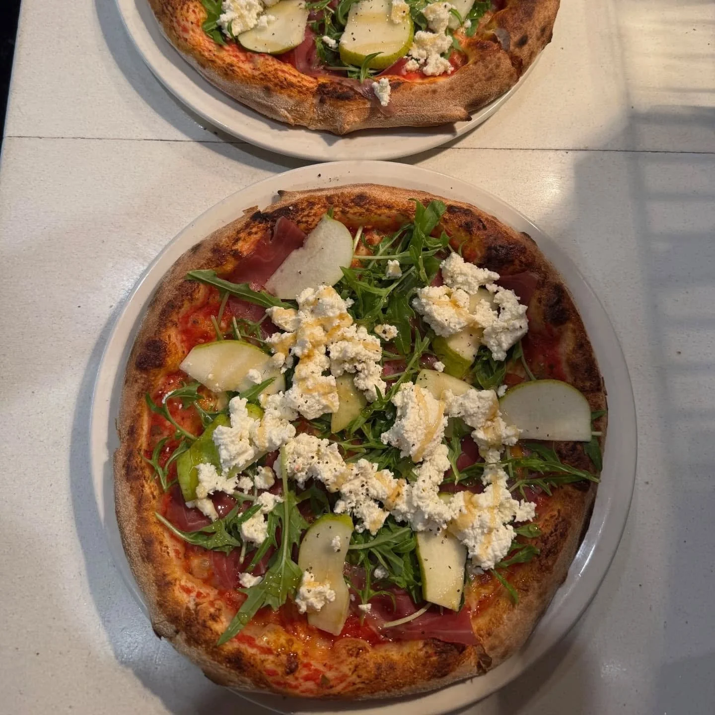Pizza special!
Tomato base, prosciutto, cherry tomato, mozzarella, pear, rocket, honey and finished with fresh ricotta by @floridiacheese.

This one's a banger, you don't want to miss out!

Also available for takeaway.

Takeaway special:

🍝 Selected