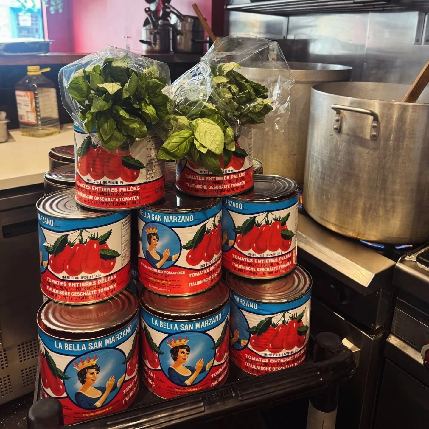 Michael was at the shop at 5 o'clock this morning preparing fresh napoli sauce and polpette for the weekend! 
Come and taste the difference of home made at Flour + Salt!

Takeaway deals available everyday:

🍝 Selected pastas $20
🍕 Gourmet pizzas $2