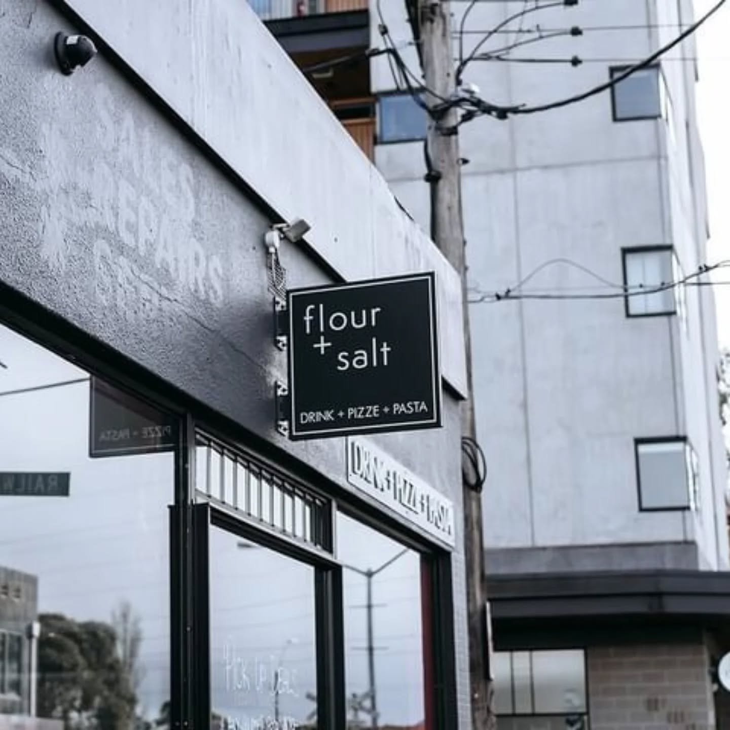 Another busy weekend is almost over! (: 

We have a few tables left for tonight 
Book now to avoid disappointment.

Also feel free to order takeaway,

Takeaway deals are available every day.

🍝 Selected pastas $20
🍕 Gourmet pizzas $20
🍽️ Selected 