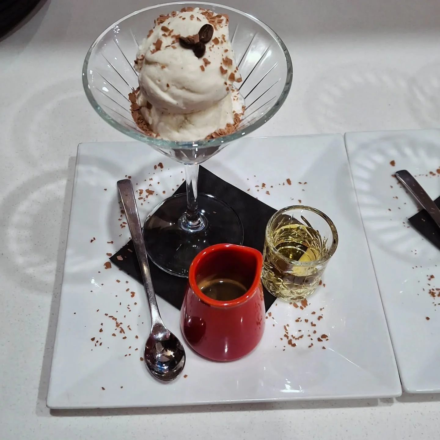 Its an absolute scorcher today! Beat the heat and join us for dinner at Flour and Salt! Nothing better than an ice cold beer or cocktail after today!

Also feel free to grab takeaway and enjoy at home!

Takeaway deals:

🍝 Selected pastas $22
🍕 Gour