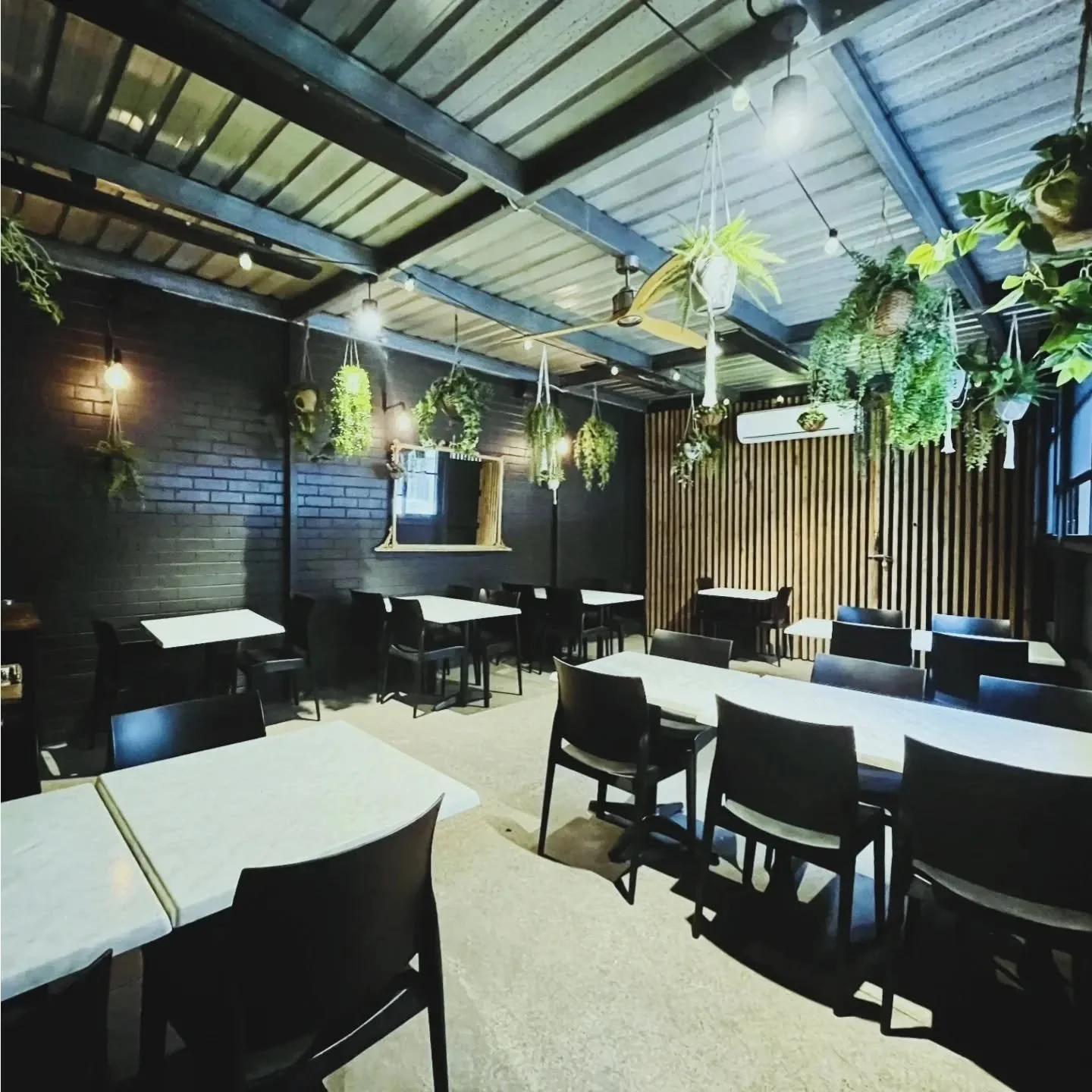 Cold, rainy days call for comfort &mdash; and we&rsquo;ve got plenty of that at Flour + Salt. 🍝✨

Step in from the drizzle and warm up with a bowl of handmade pasta, a glass of wine, and the cozy buzz of our kitchen. 

Staying in tonight? Our takeaw