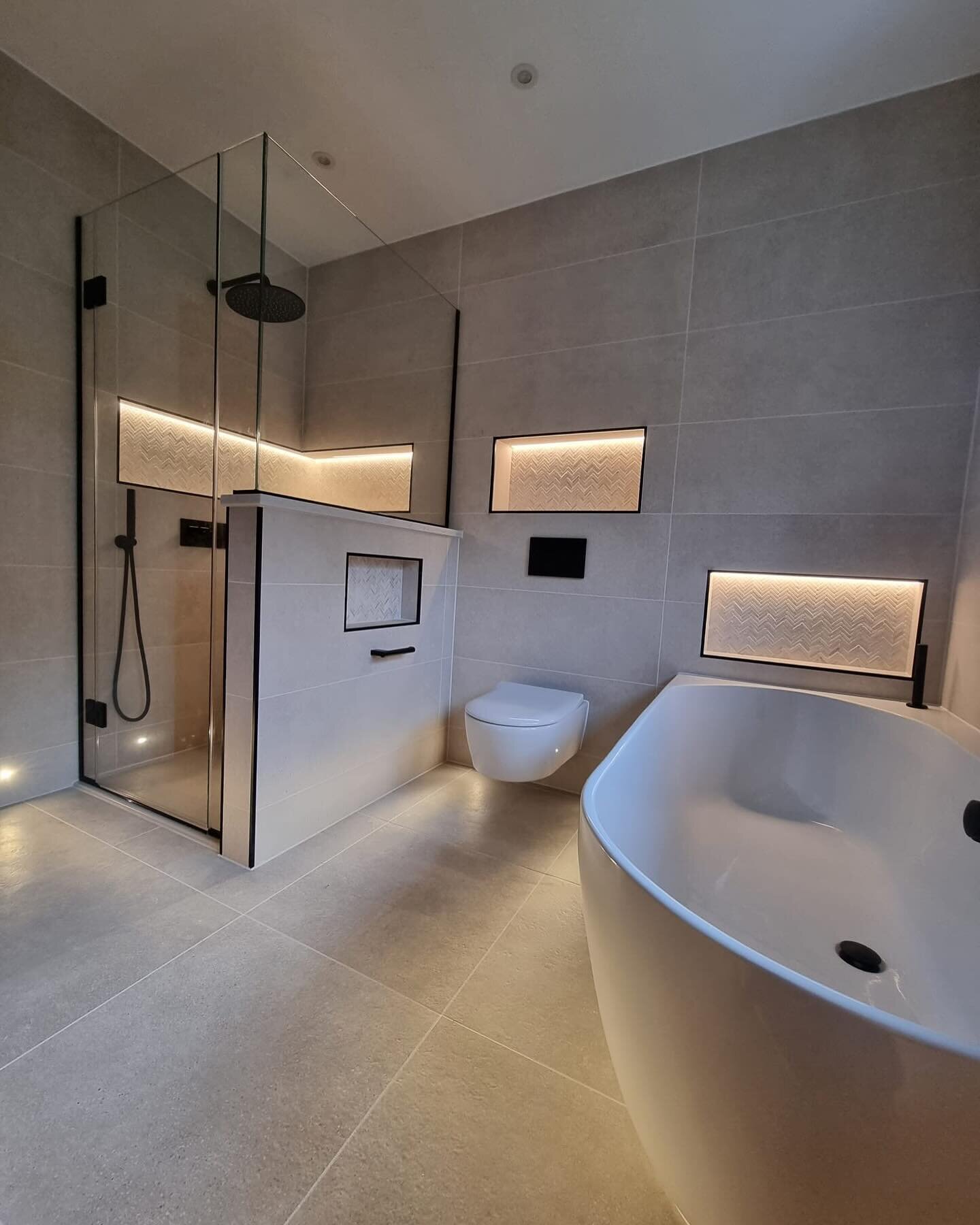 Bourneside have been involved in a lot of bathrooms over the years and this one has got to be up there as one of the best 😍😍

Thank you for the opportunity @three3oneltd! The level of detail in this room is insane 💪🏽💪🏽

Shout out to @fossled fo