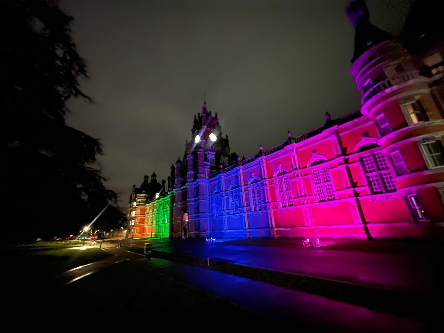 You may have seen from our stories that we have been working with Royal Holloway University for the past 6 months and what a 6 months it's been 💪🏽💪🏽

Best job so far though has to be lighting up the prestigious Founders Building!! The client requ