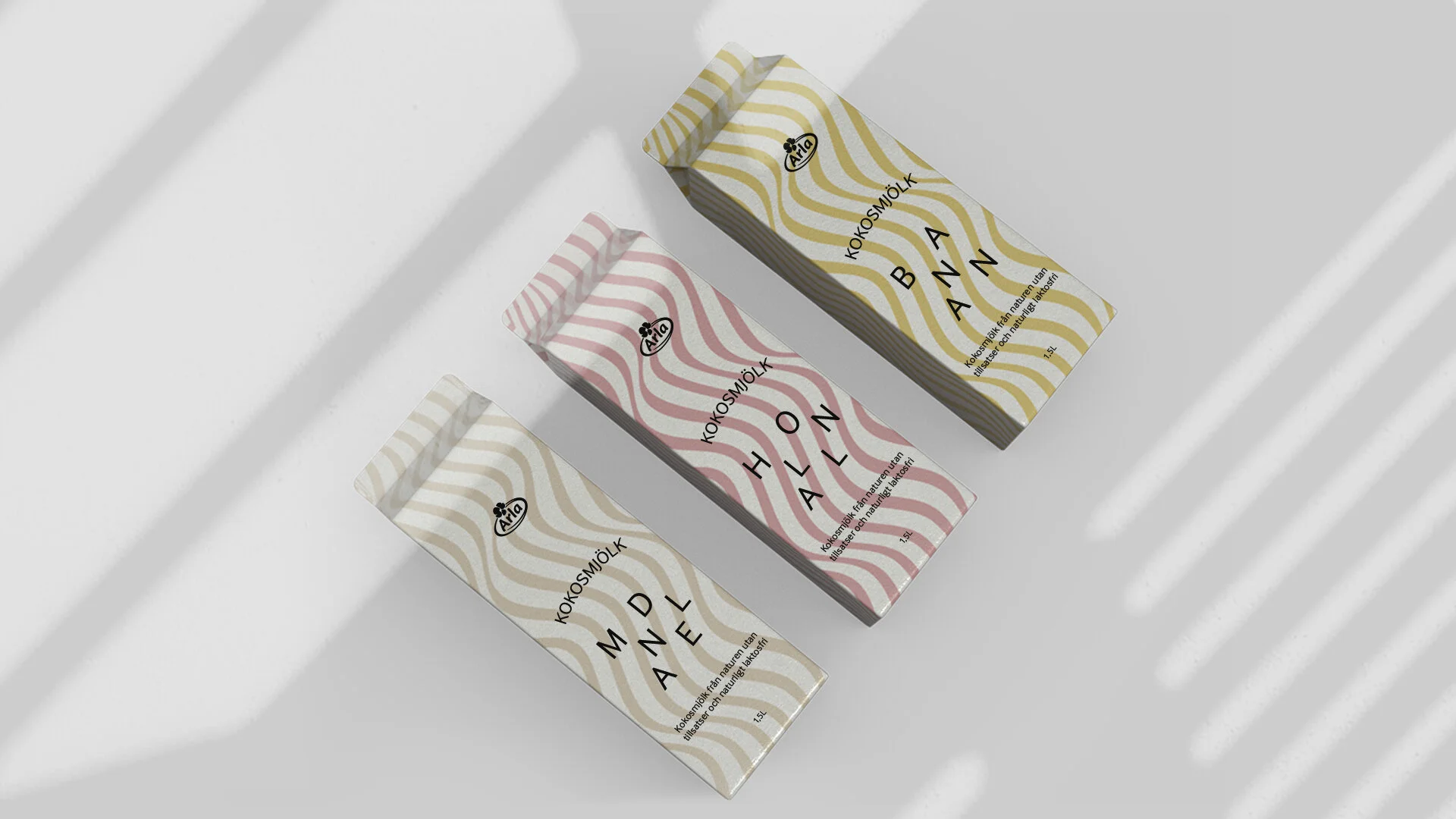 TRE STYCKEN LIGGER NER.jpg